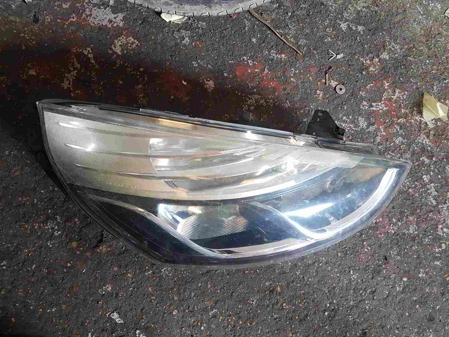 Thumb 7 Renault Clio MK4 2013-2019 Drivers OSF Front Headlight 260102482R