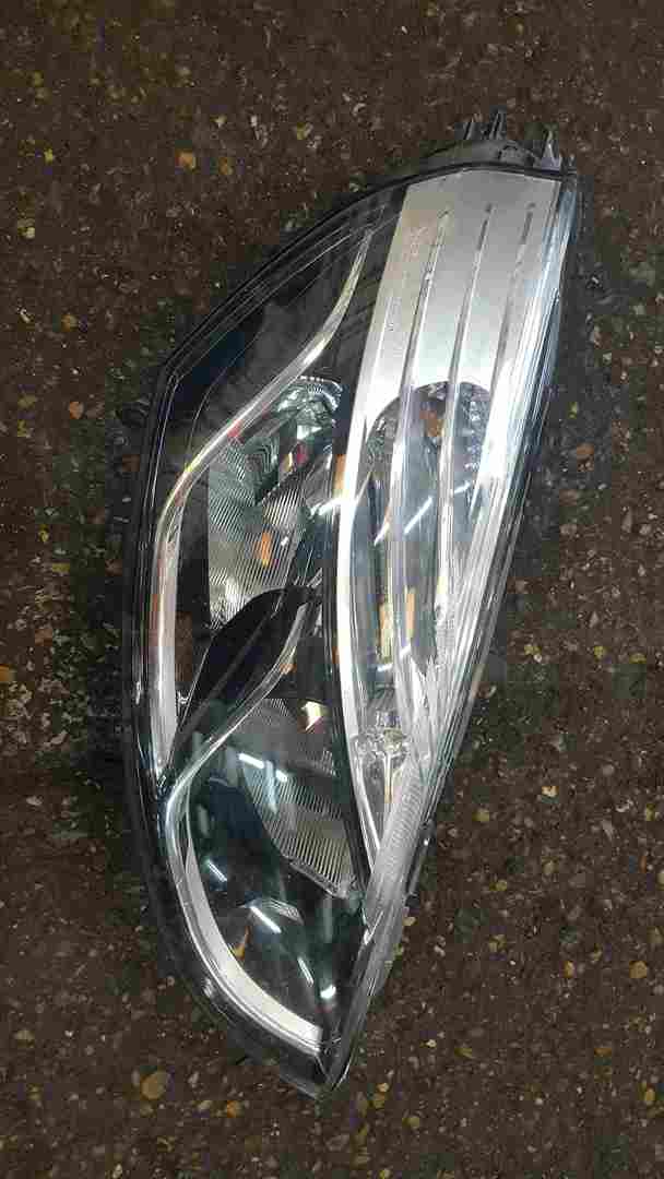 Renault Clio MK4 2013-2019 Drivers OSF Front Headlight 260102482R