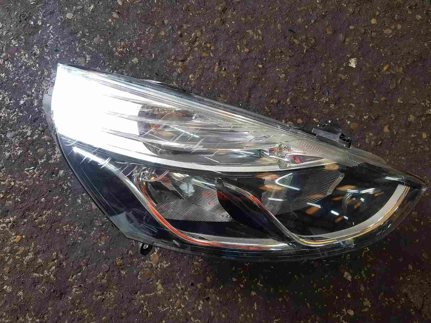 Renault Clio MK4 2013-2019 Drivers OSF Front Headlight 260102482R Scuff