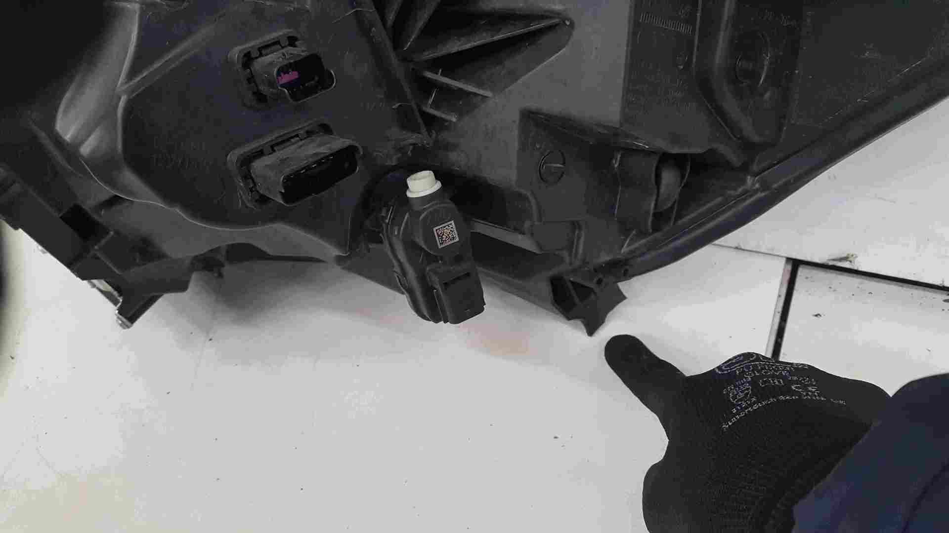Thumb 2 Renault Clio MK4 2013-2019 Drivers OSF Front Headlight Spares 260107090R