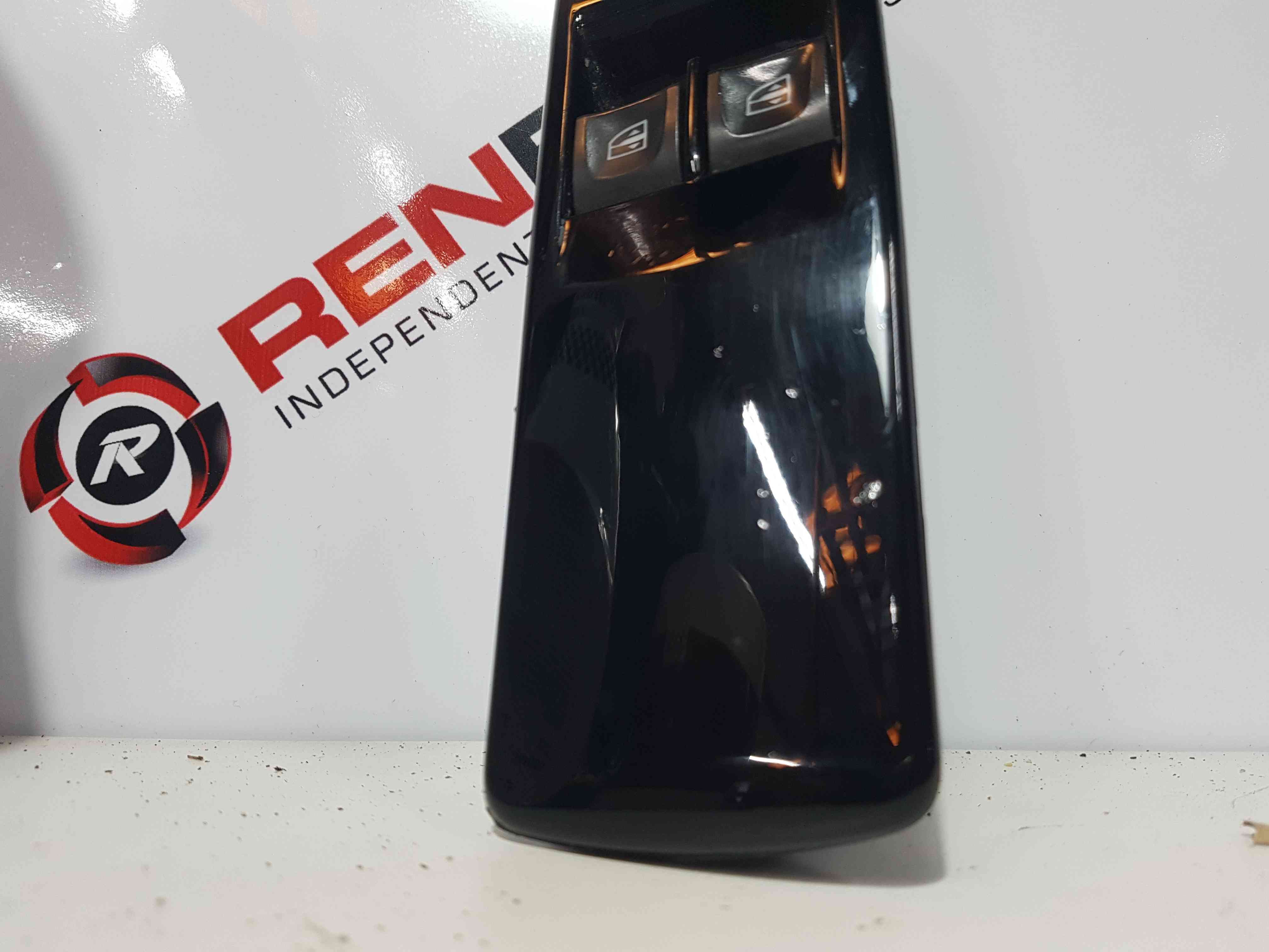 Thumb 2 Renault Clio MK4 2013-2019 Drivers OSF Front Window Switches + Black Gloss Panel