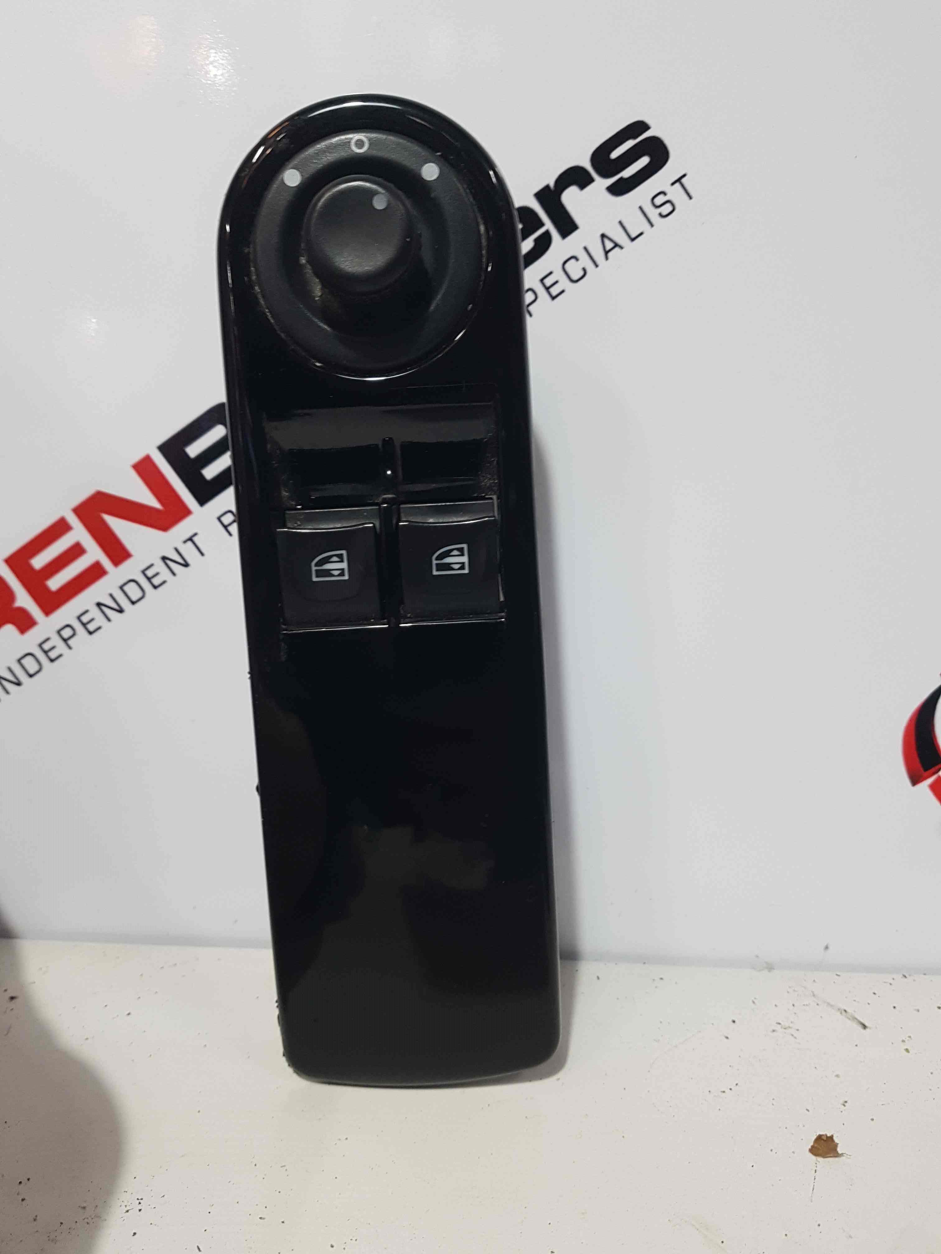 Thumb 7 Renault Clio MK4 2013-2019 Drivers OSF Front Window Switches + Black Gloss Panel