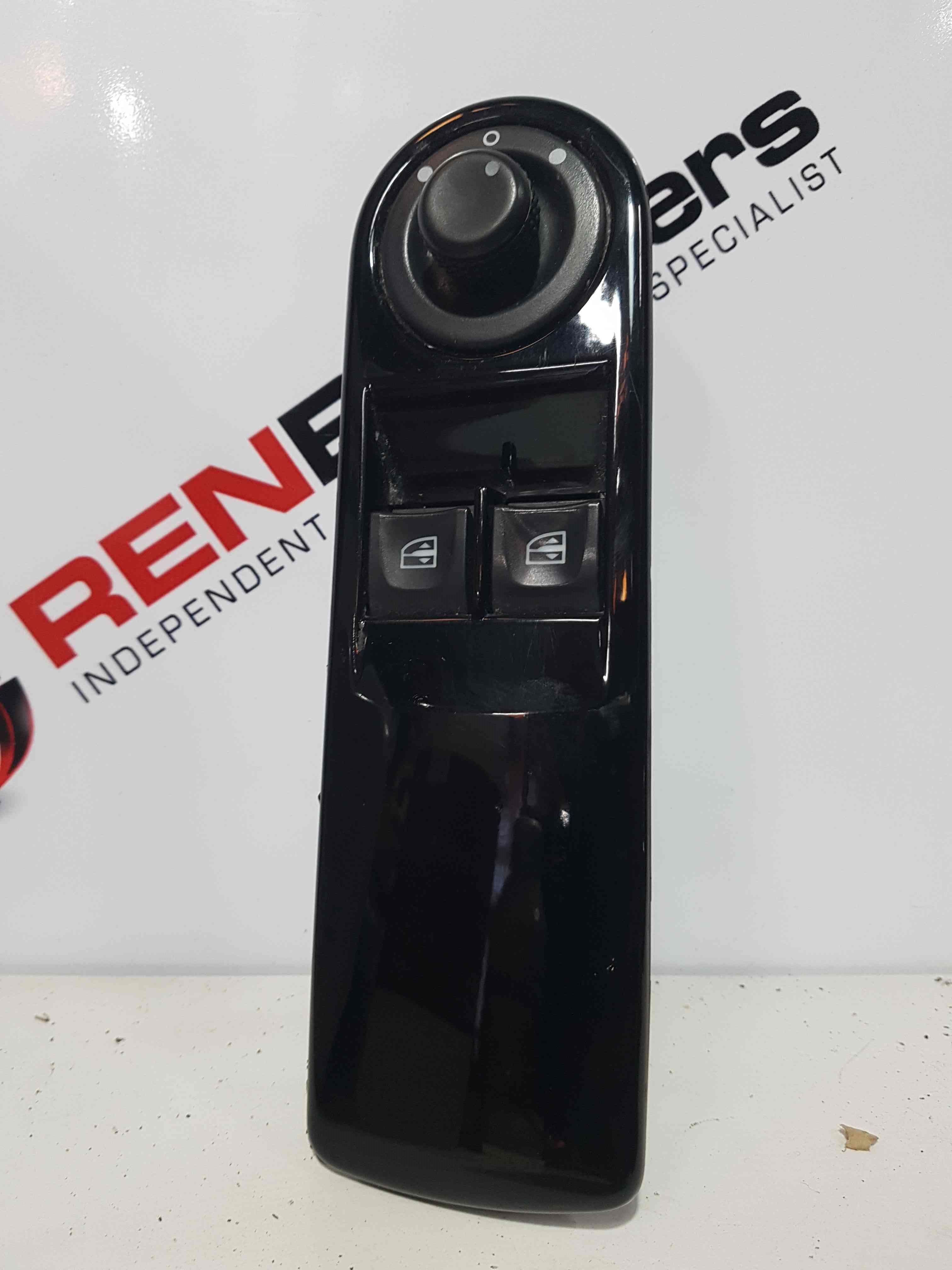 Renault Clio MK4 2013-2019 Drivers OSF Front Window Switches + Black Gloss Panel