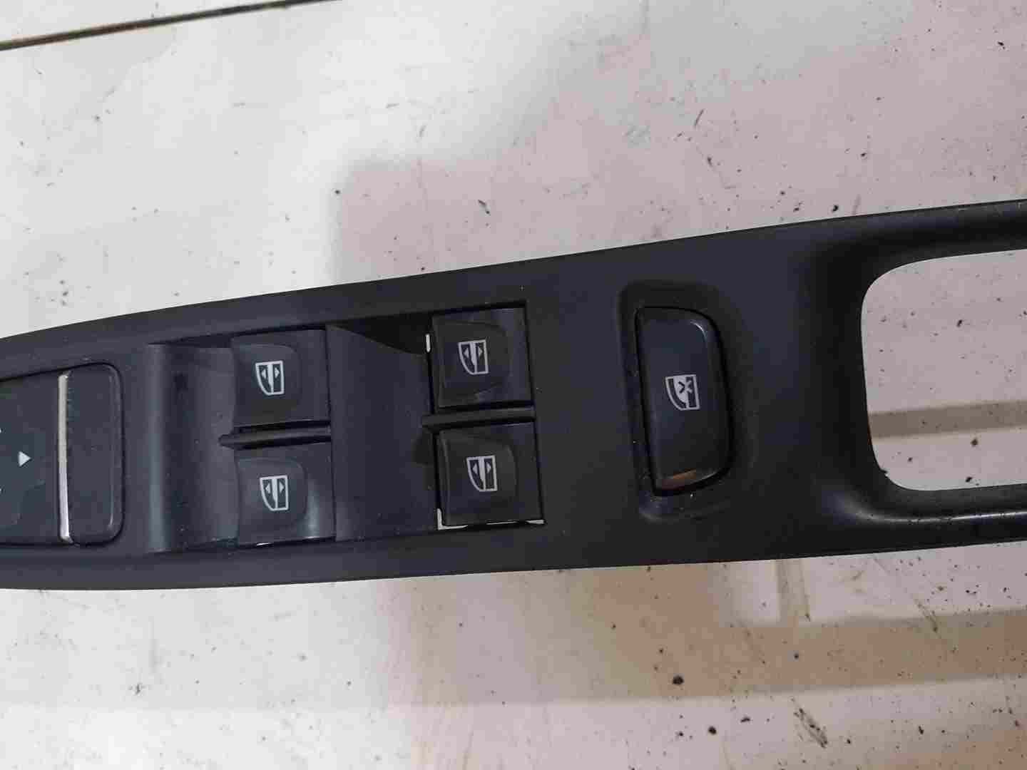 Thumb 3 Renault Clio MK4 2013-2019 Drivers OSF Front Window Switches + Panel 5dr