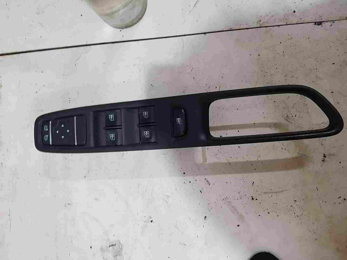 Renault Clio MK4 2013-2019 Drivers OSF Front Window Switches + Panel 5dr