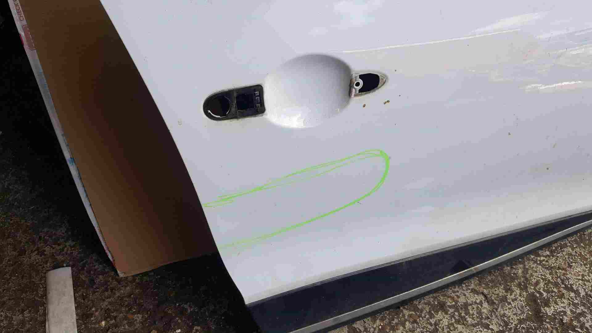 Thumb 2 Renault Clio MK4 2013-2019 Drivers OSR Rear Door White Ov369 Damaged
