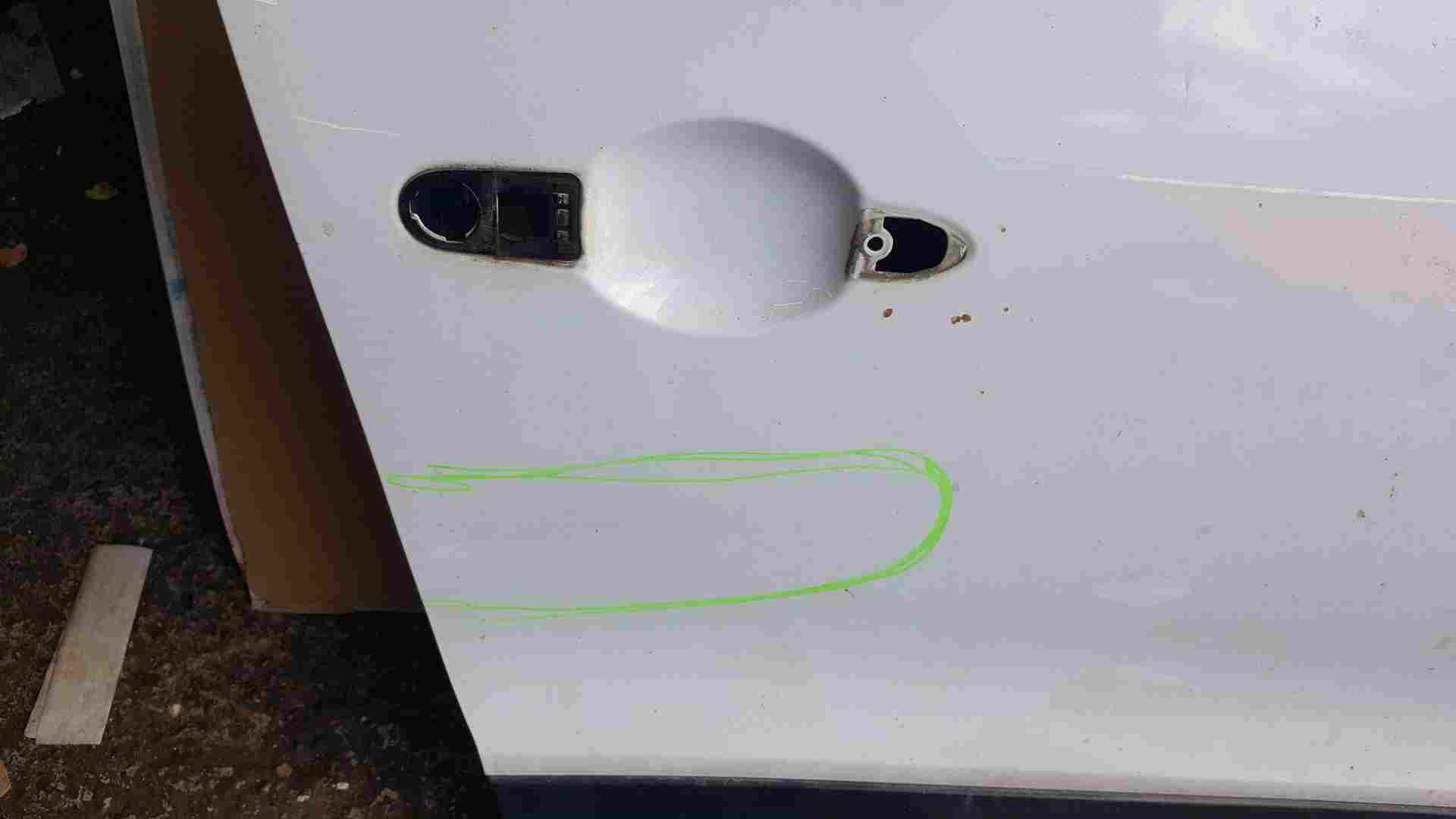 Thumb 4 Renault Clio MK4 2013-2019 Drivers OSR Rear Door White Ov369 Damaged