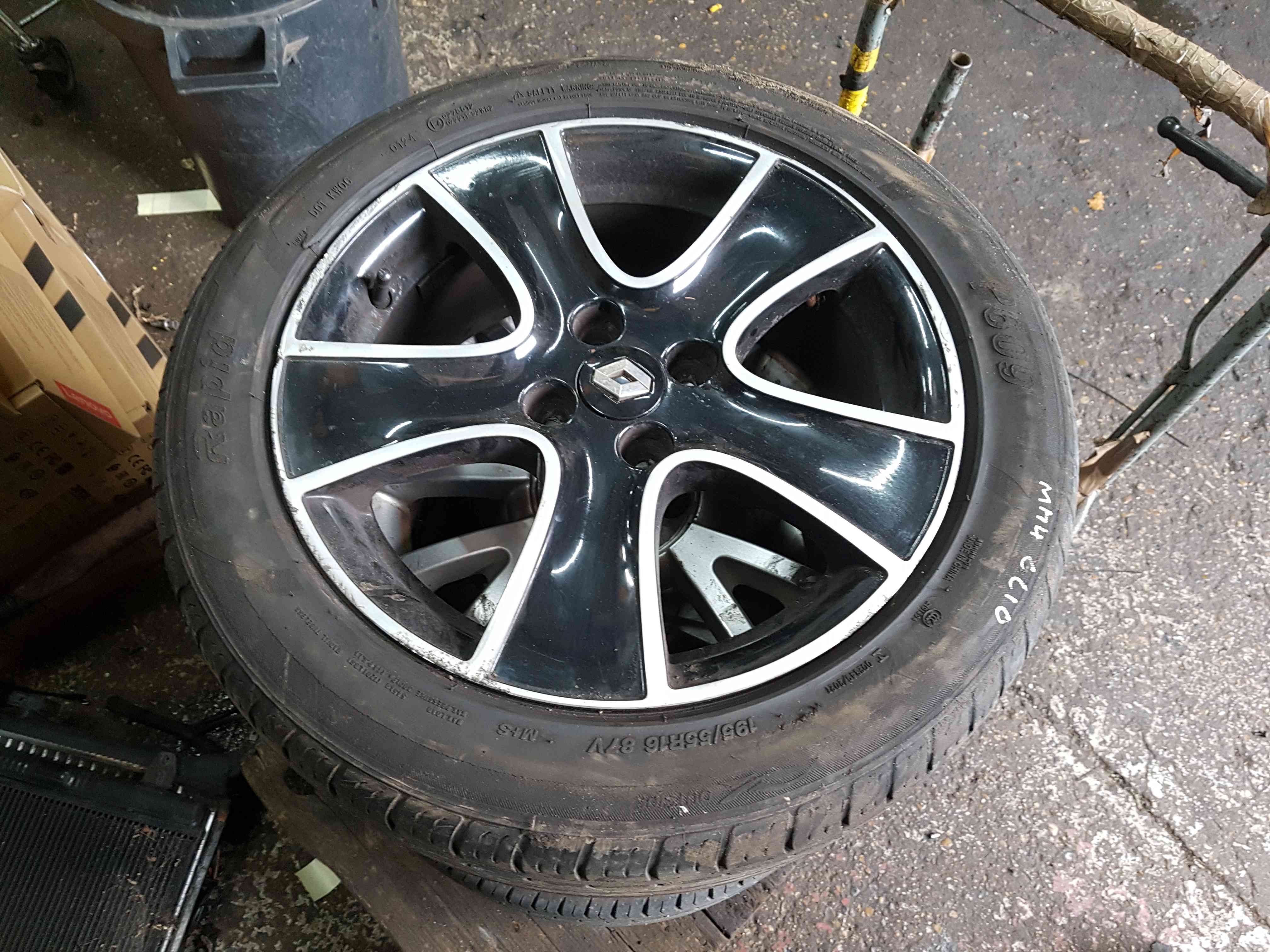 Renault Clio MK4 2013-2019 Dynamique Passion Alloy Wheel Black 16Inch 3/5