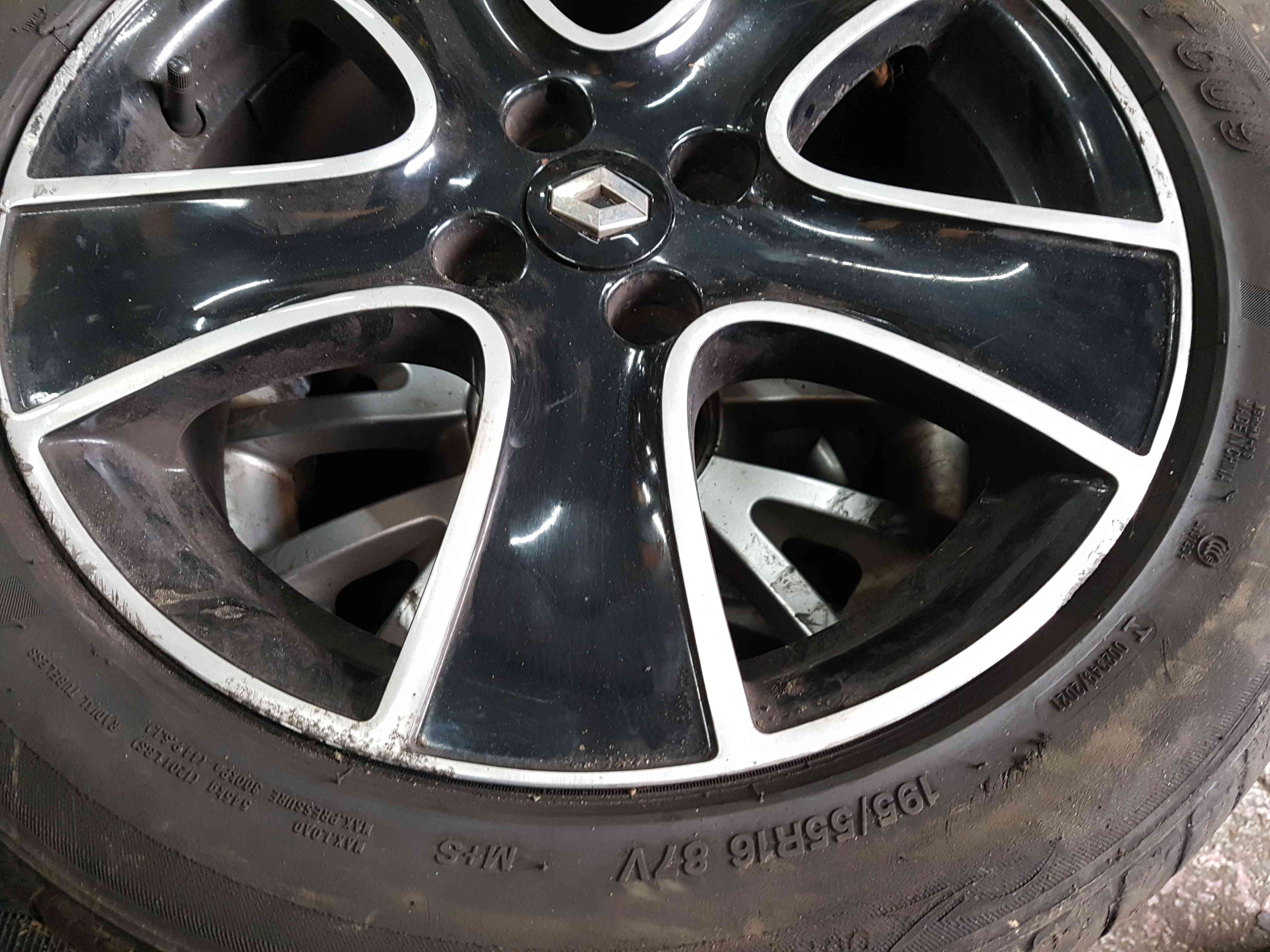 Thumb 3 Renault Clio MK4 2013-2019 Dynamique Passion Alloy Wheel Black 16Inch 3/5