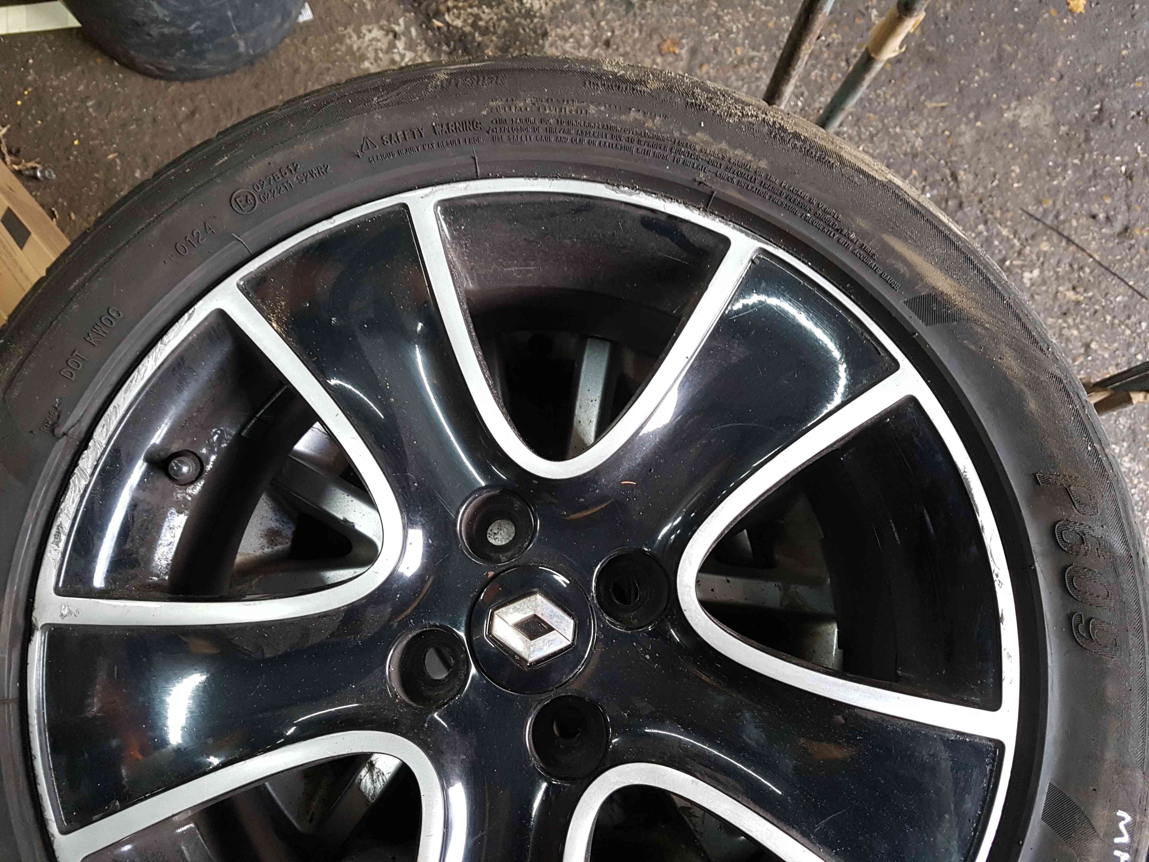 Thumb 4 Renault Clio MK4 2013-2019 Dynamique Passion Alloy Wheel Black 16Inch 3/5