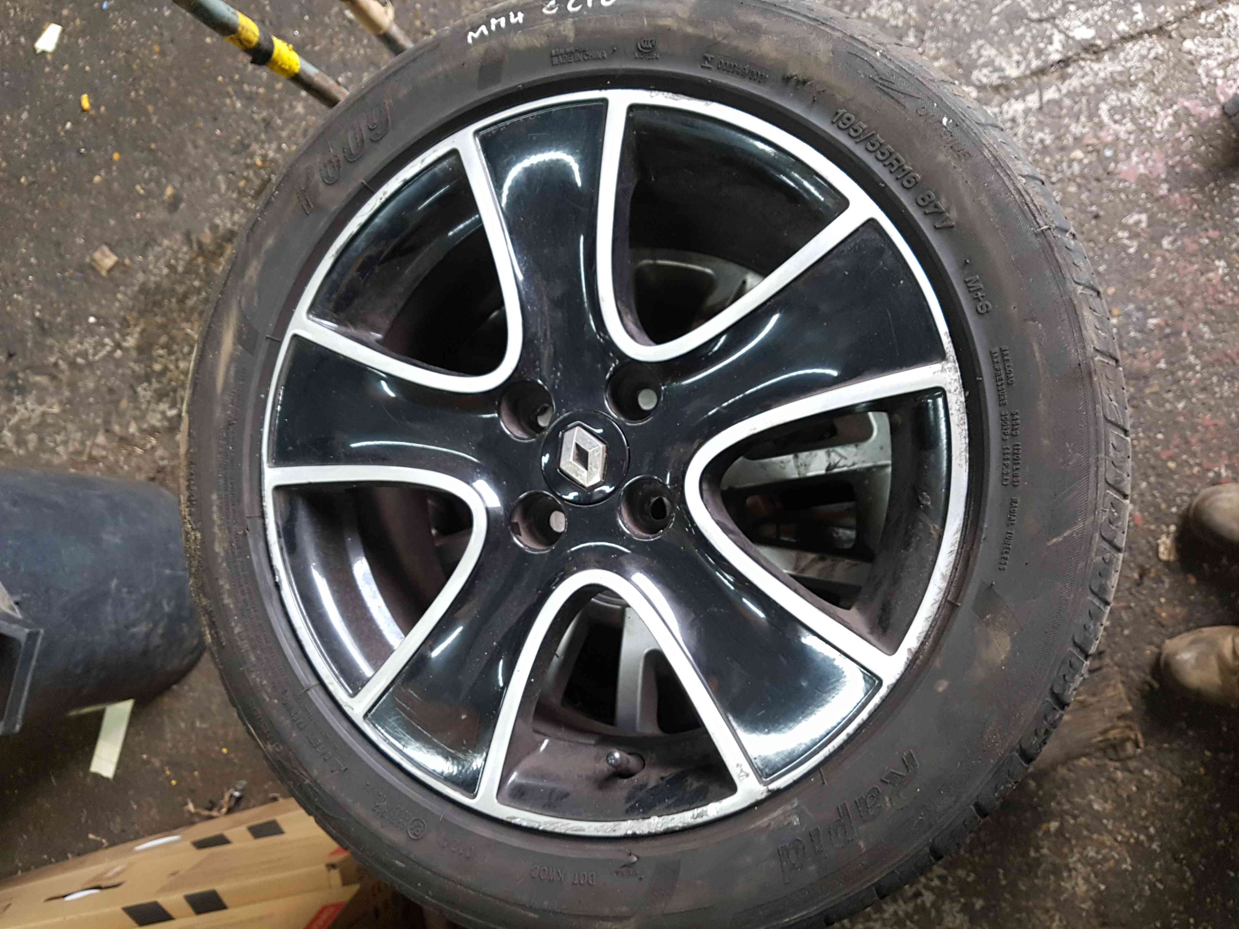 Thumb 7 Renault Clio MK4 2013-2019 Dynamique Passion Alloy Wheel Black 16Inch 3/5