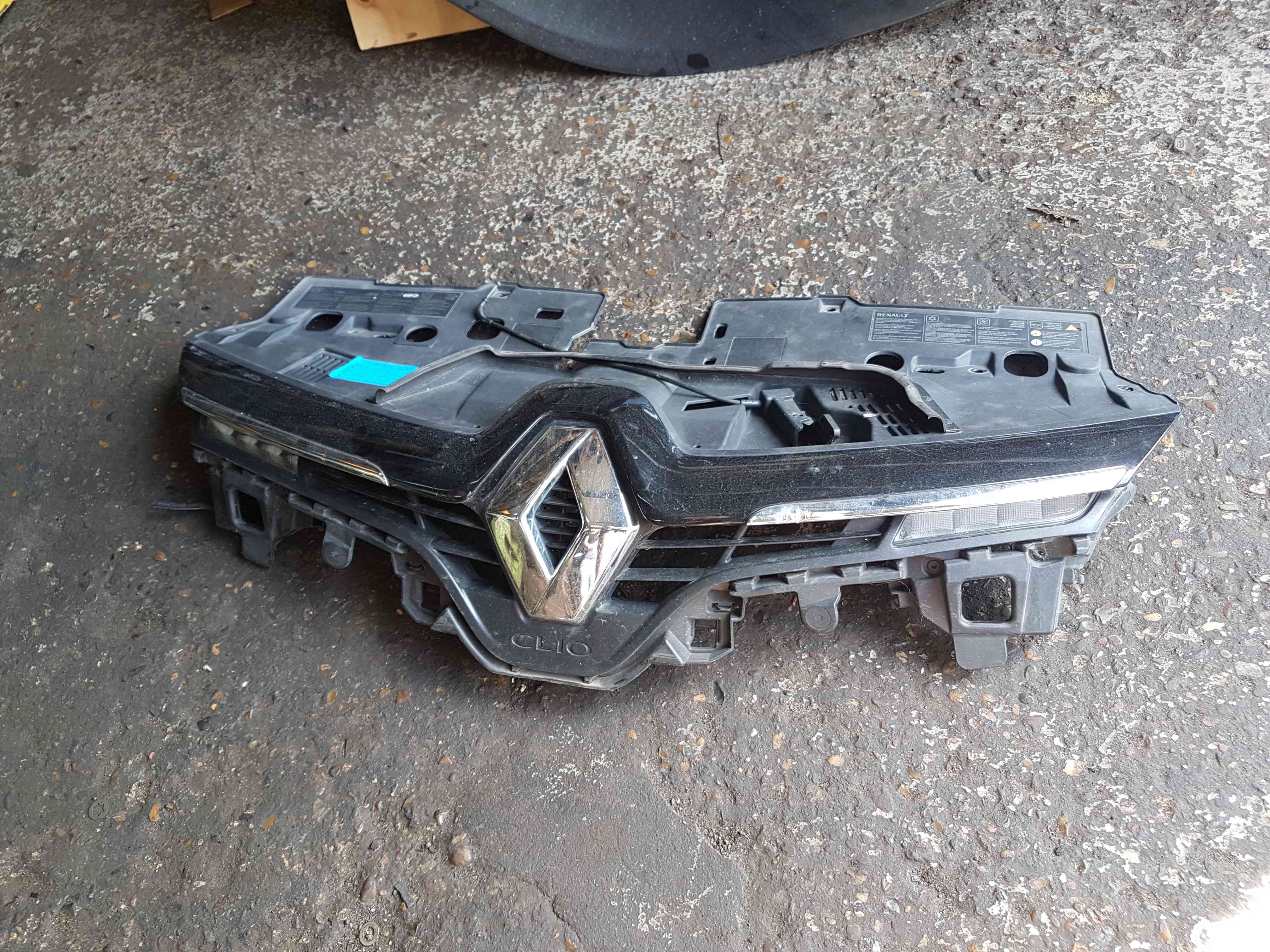 Renault Clio MK4 2013-2019 Front Bumper Grille Support Plate Black Chrome