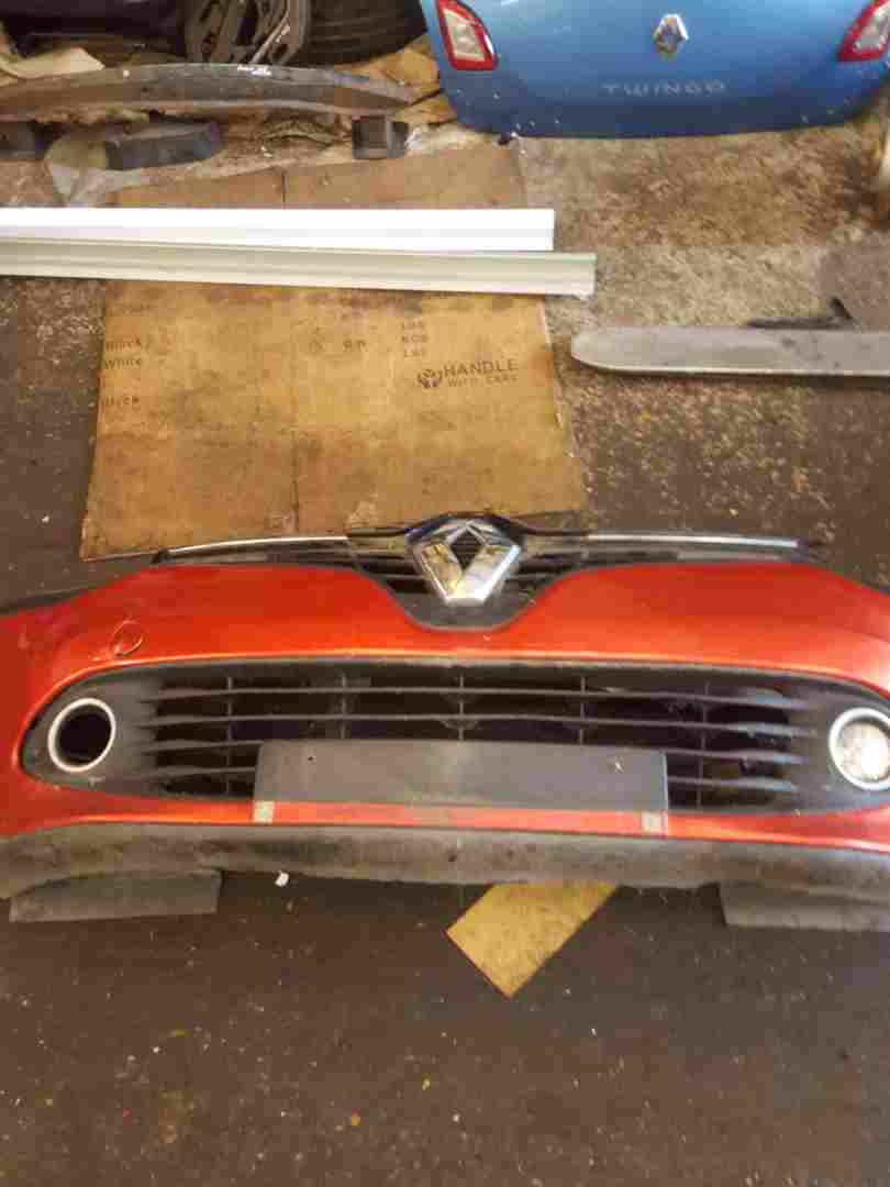 Renault Clio MK4 2013-2019 Front Bumper RED Tennp Soime Damage