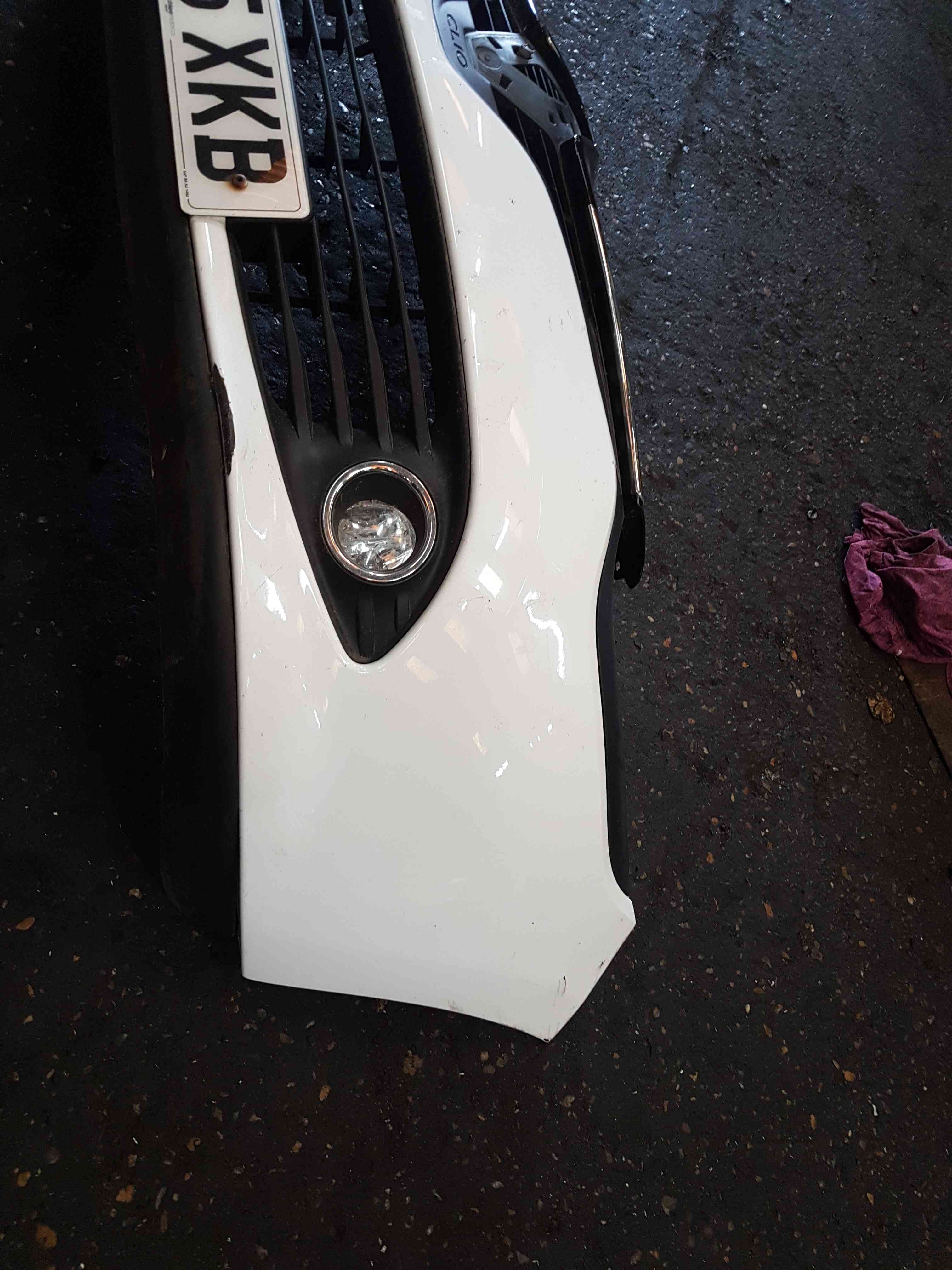 Thumb 3 Renault Clio MK4 2013-2019 Front Bumper White Ov369