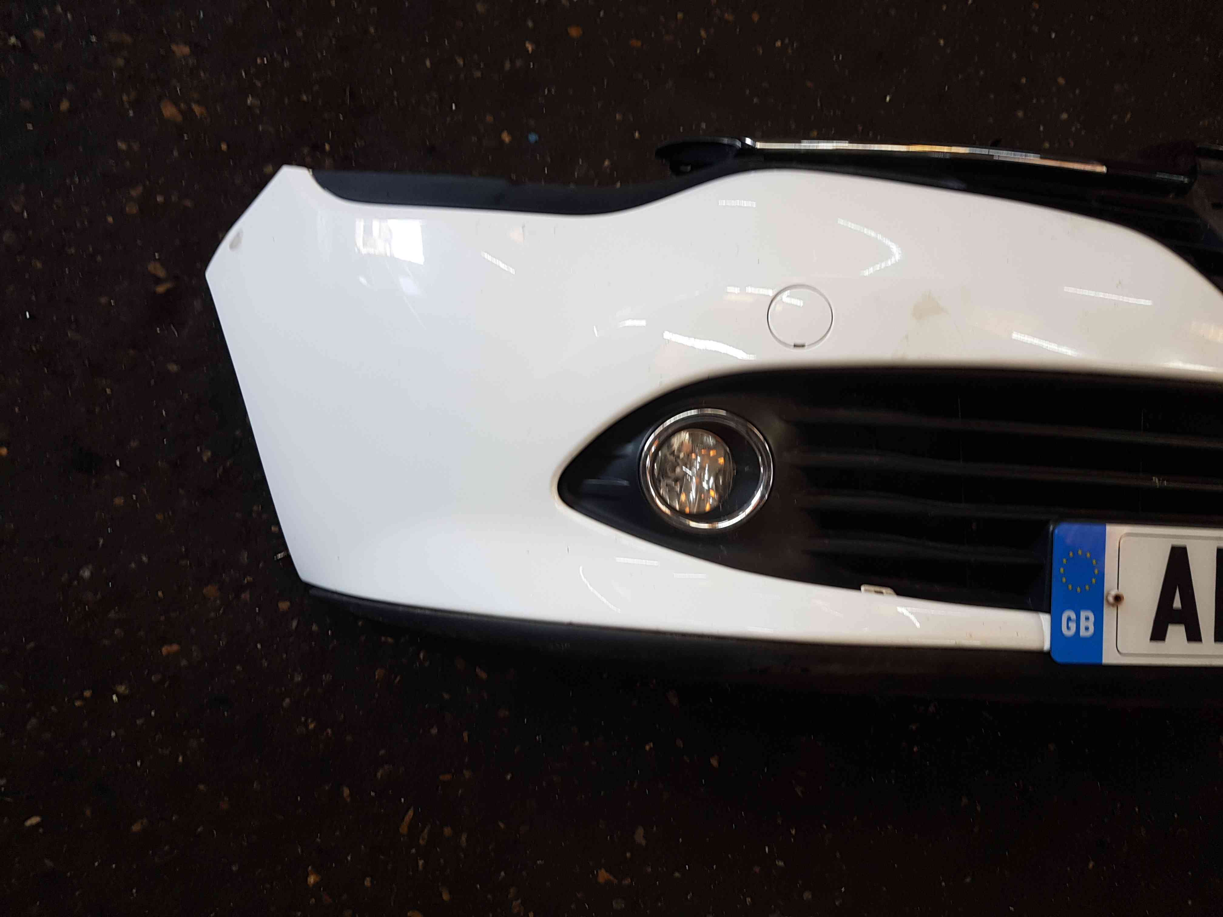 Thumb 4 Renault Clio MK4 2013-2019 Front Bumper White Ov369