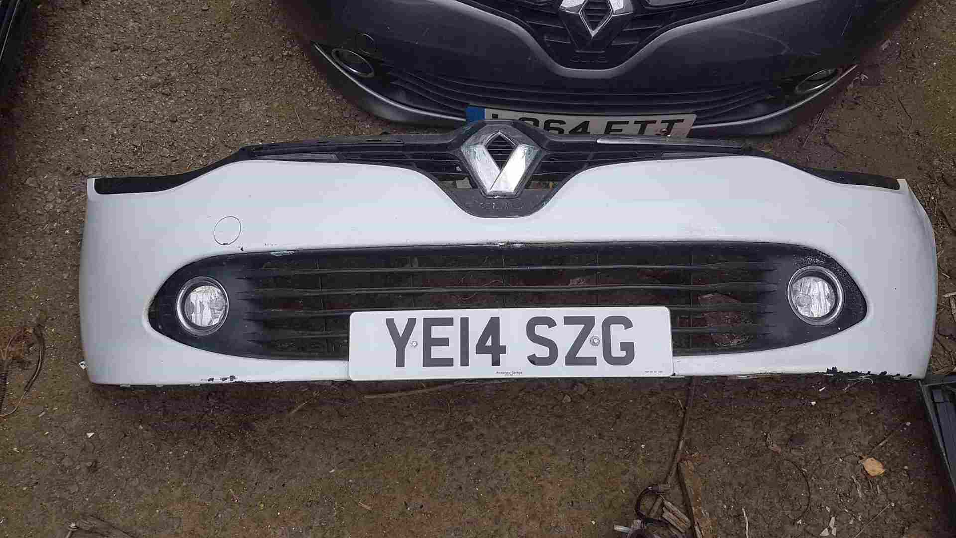 Thumb 2 Renault Clio MK4 2013-2019 Front Bumper White Ov369 Some Damage
