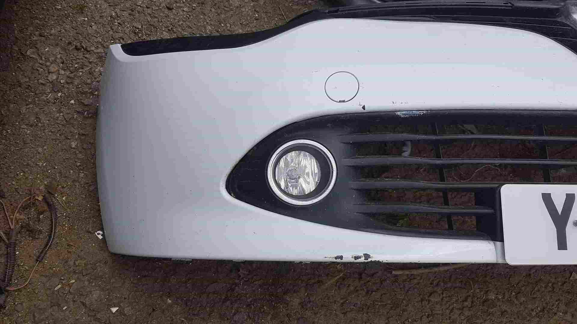Thumb 3 Renault Clio MK4 2013-2019 Front Bumper White Ov369 Some Damage