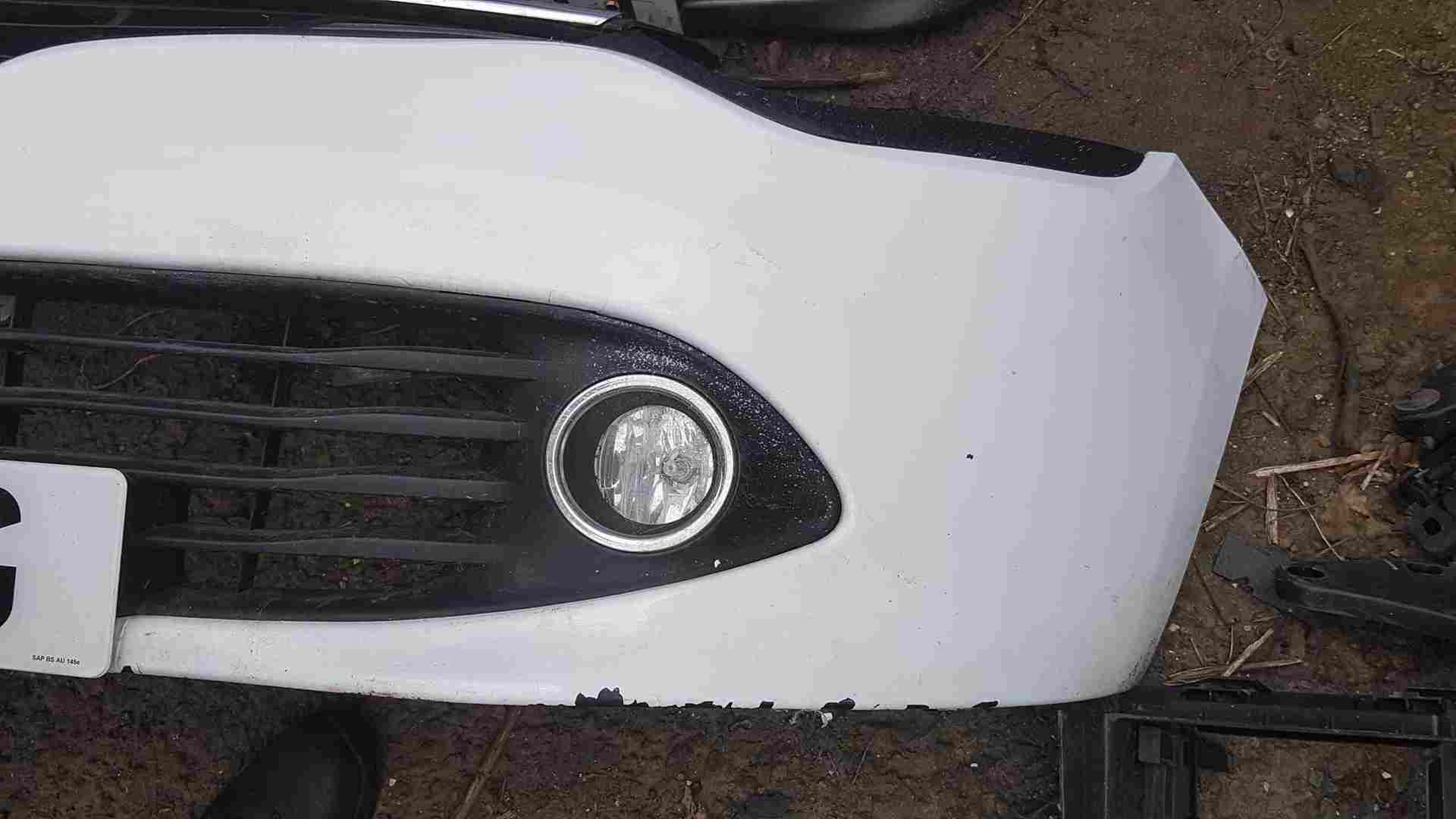 Thumb 4 Renault Clio MK4 2013-2019 Front Bumper White Ov369 Some Damage