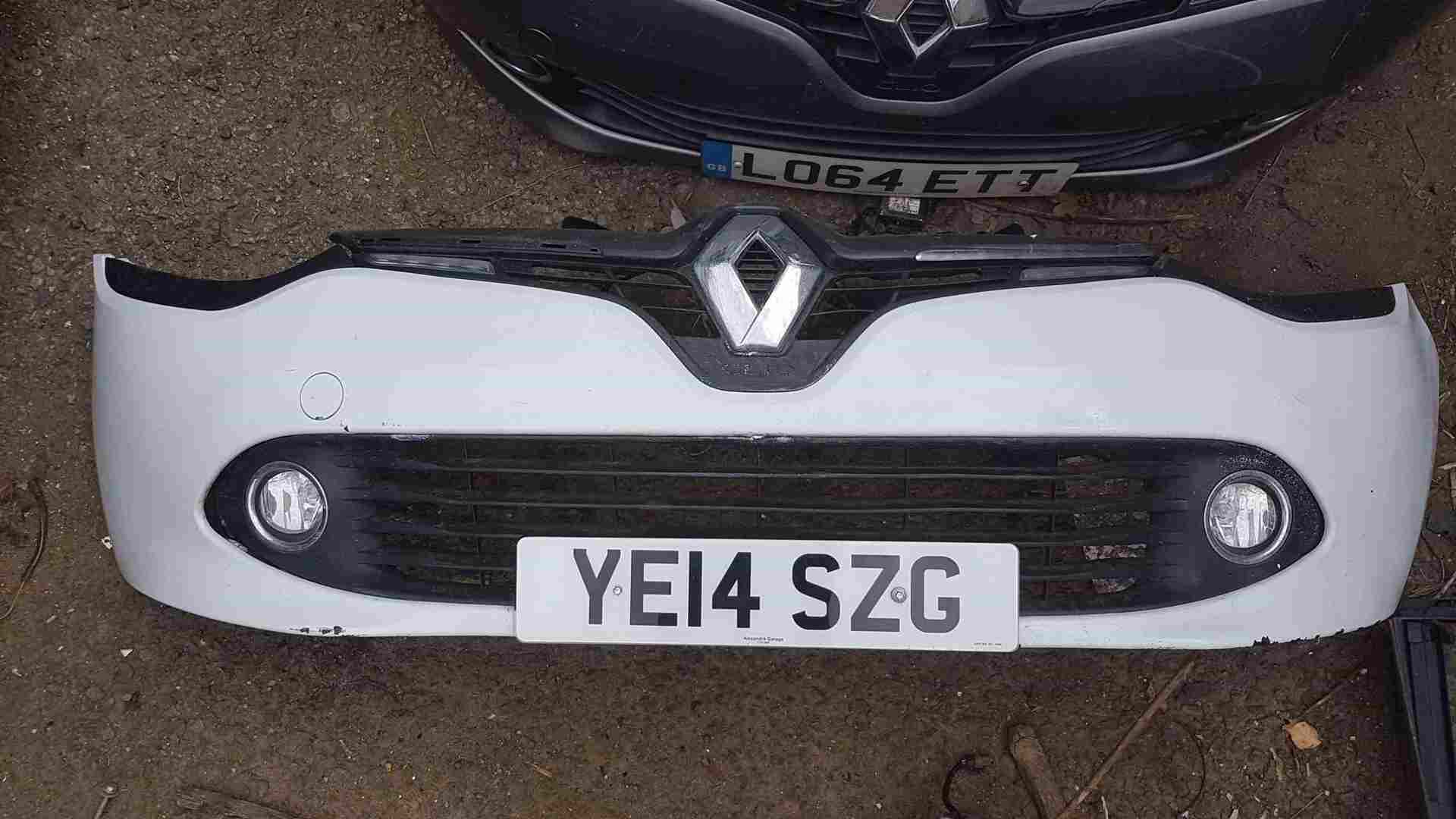 Thumb 5 Renault Clio MK4 2013-2019 Front Bumper White Ov369 Some Damage