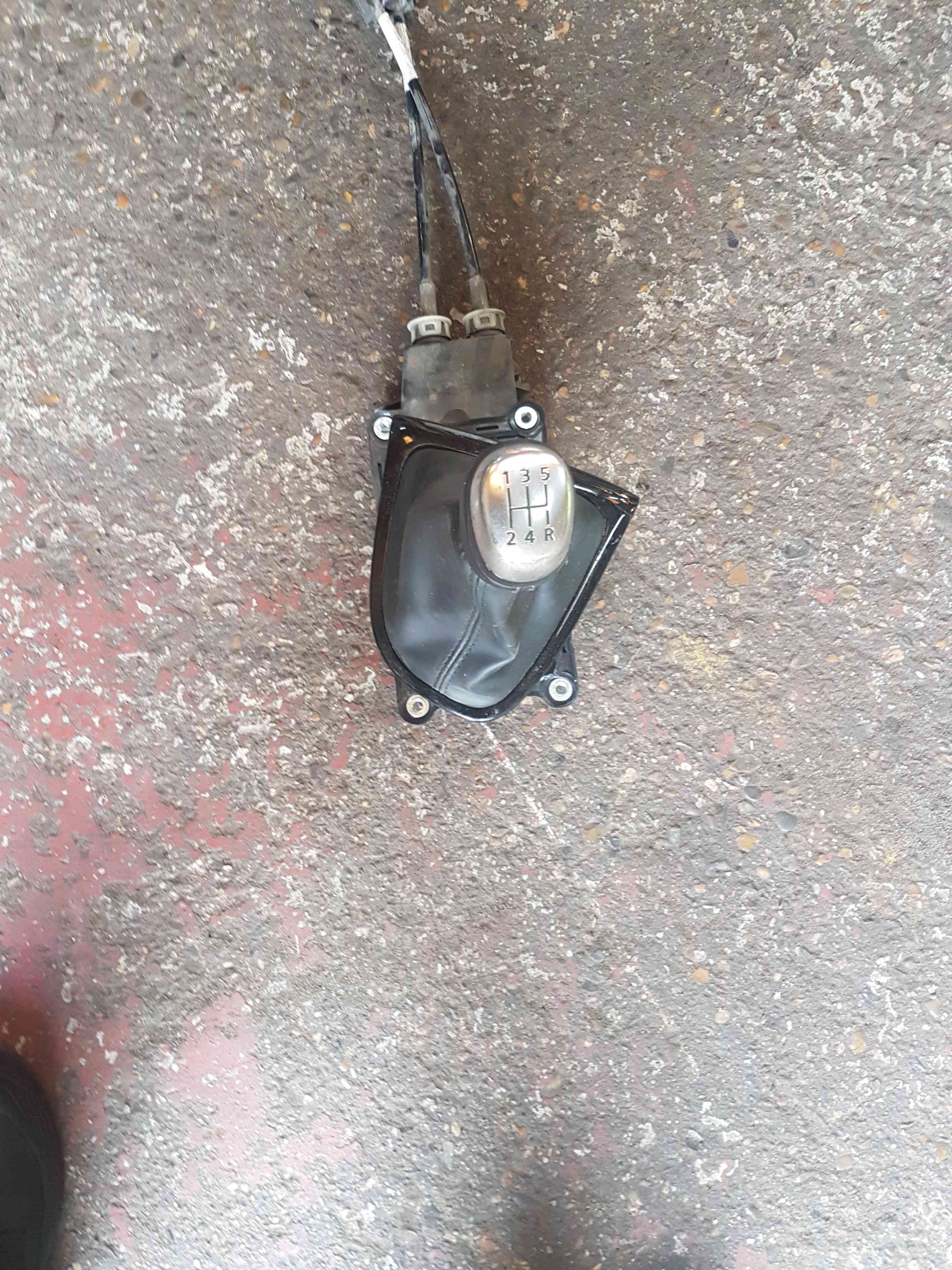 Thumb 2 Renault Clio MK4 2013-2019 Gearstick Mechanism + Cables 