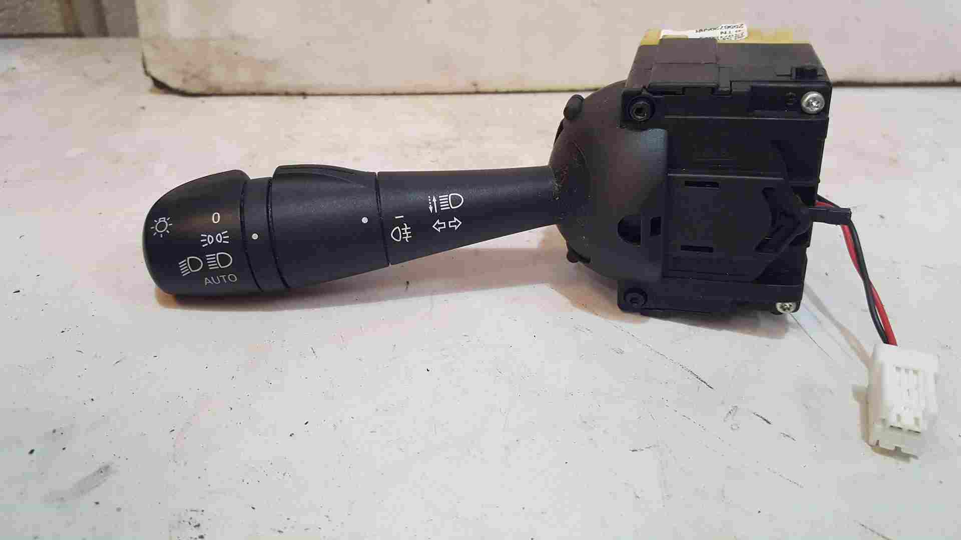 Thumb 4 Renault Clio MK4 2013-2019 Indicator Headlight Stalk  255672958R