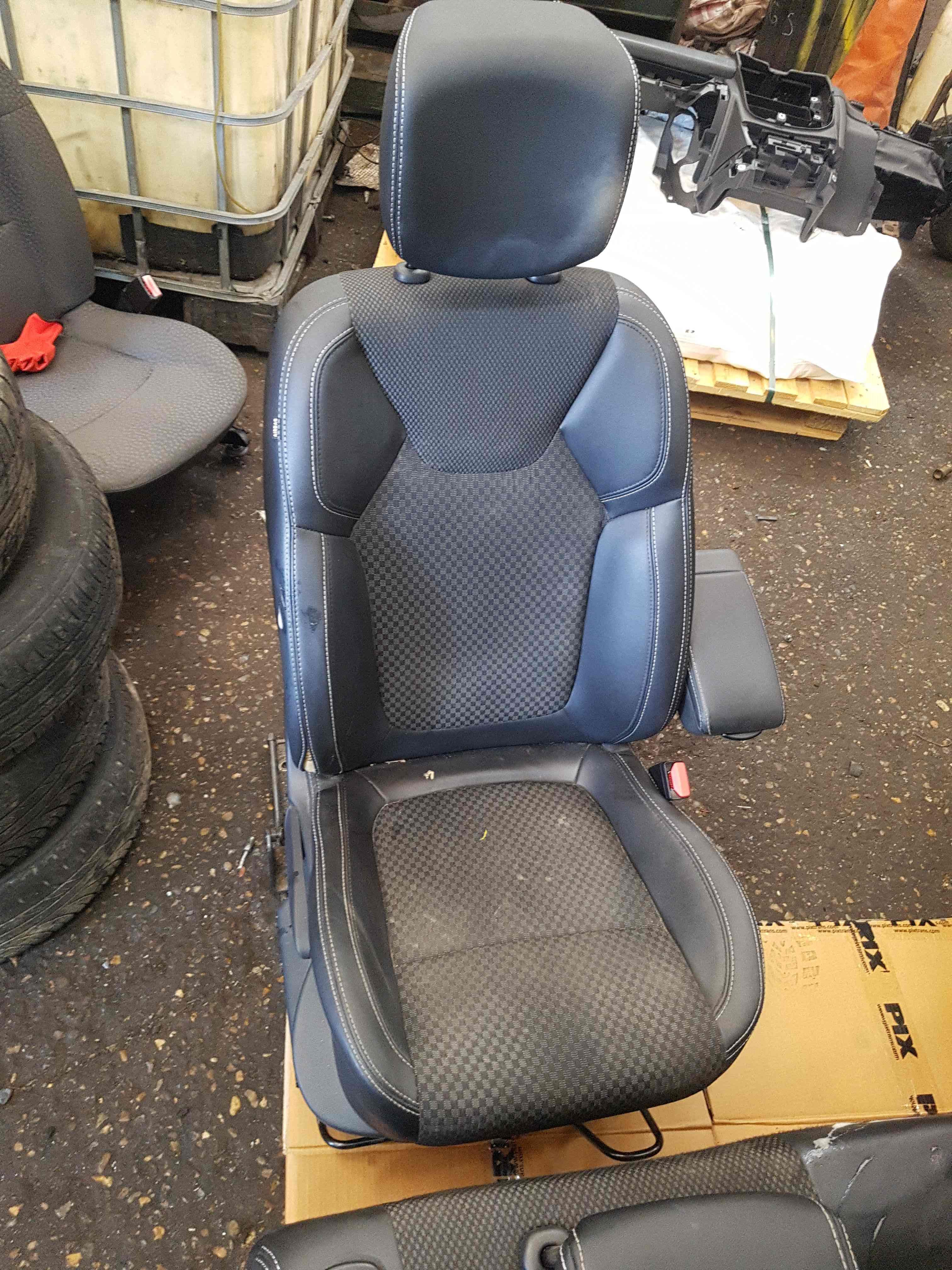 Thumb 2 Renault Clio MK4 2013-2019 Interior Seats Chairs Bench Half leather