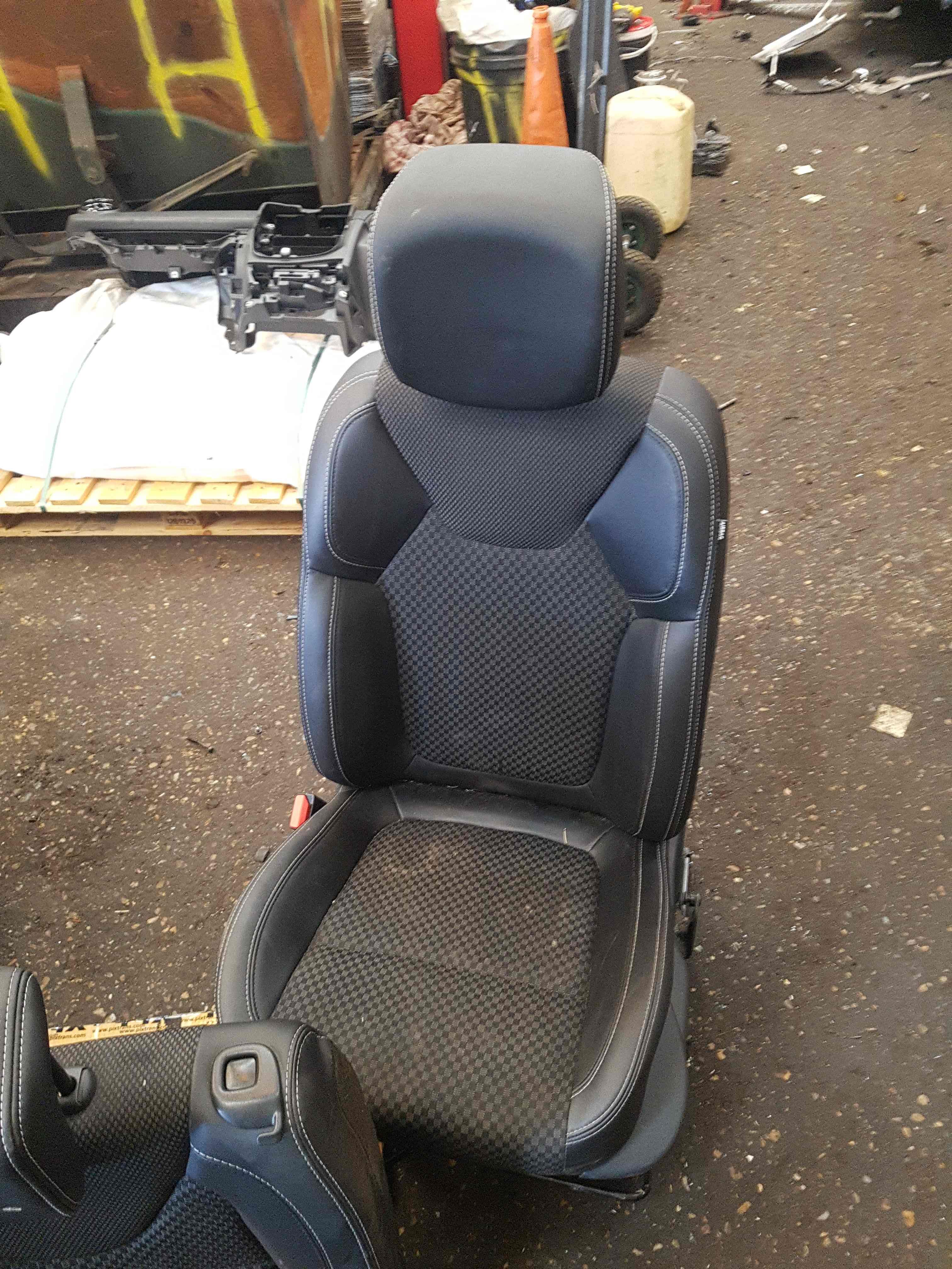 Thumb 5 Renault Clio MK4 2013-2019 Interior Seats Chairs Bench Half leather