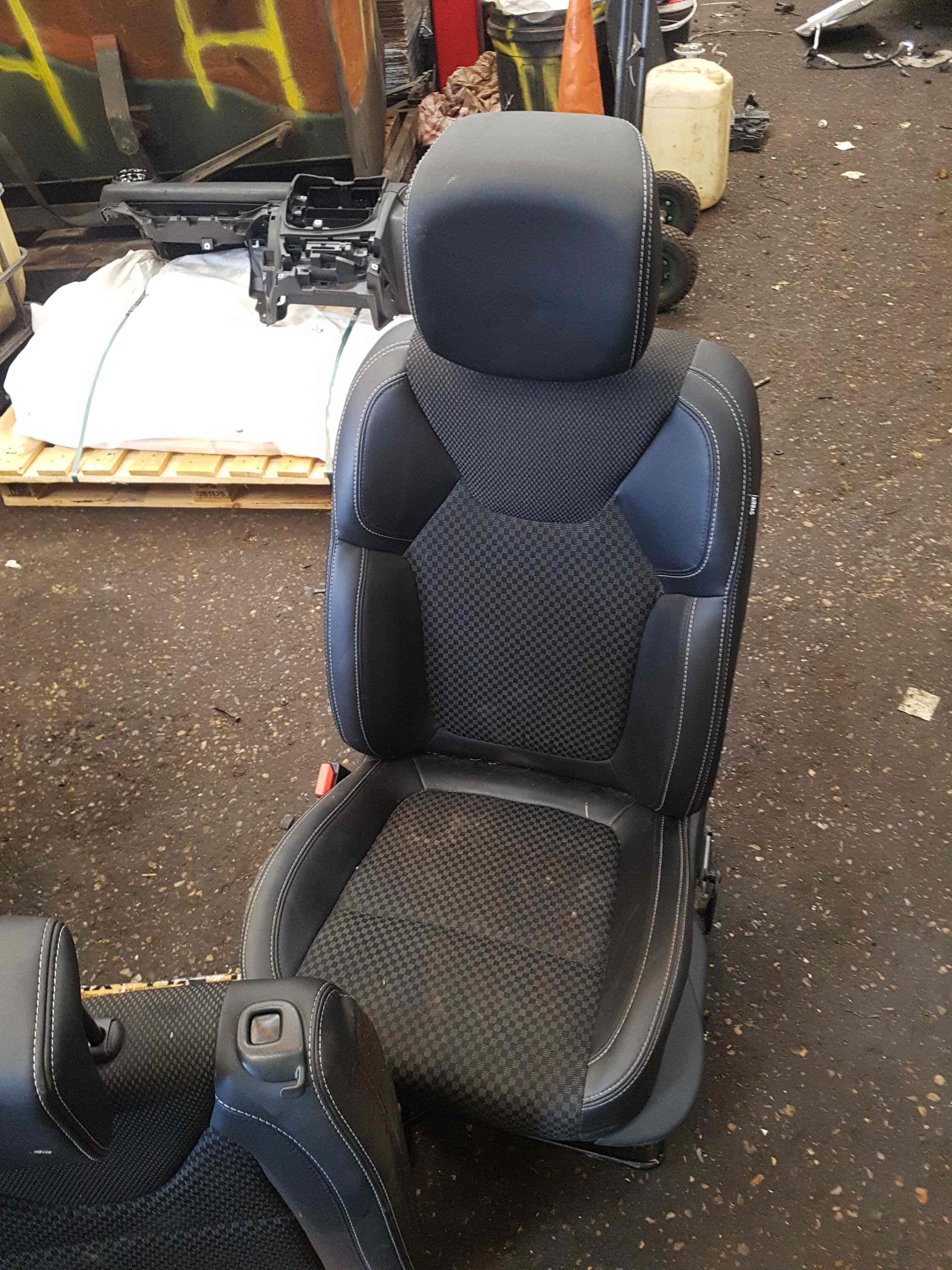 Thumb 6 Renault Clio MK4 2013-2019 Interior Seats Chairs Bench Half leather