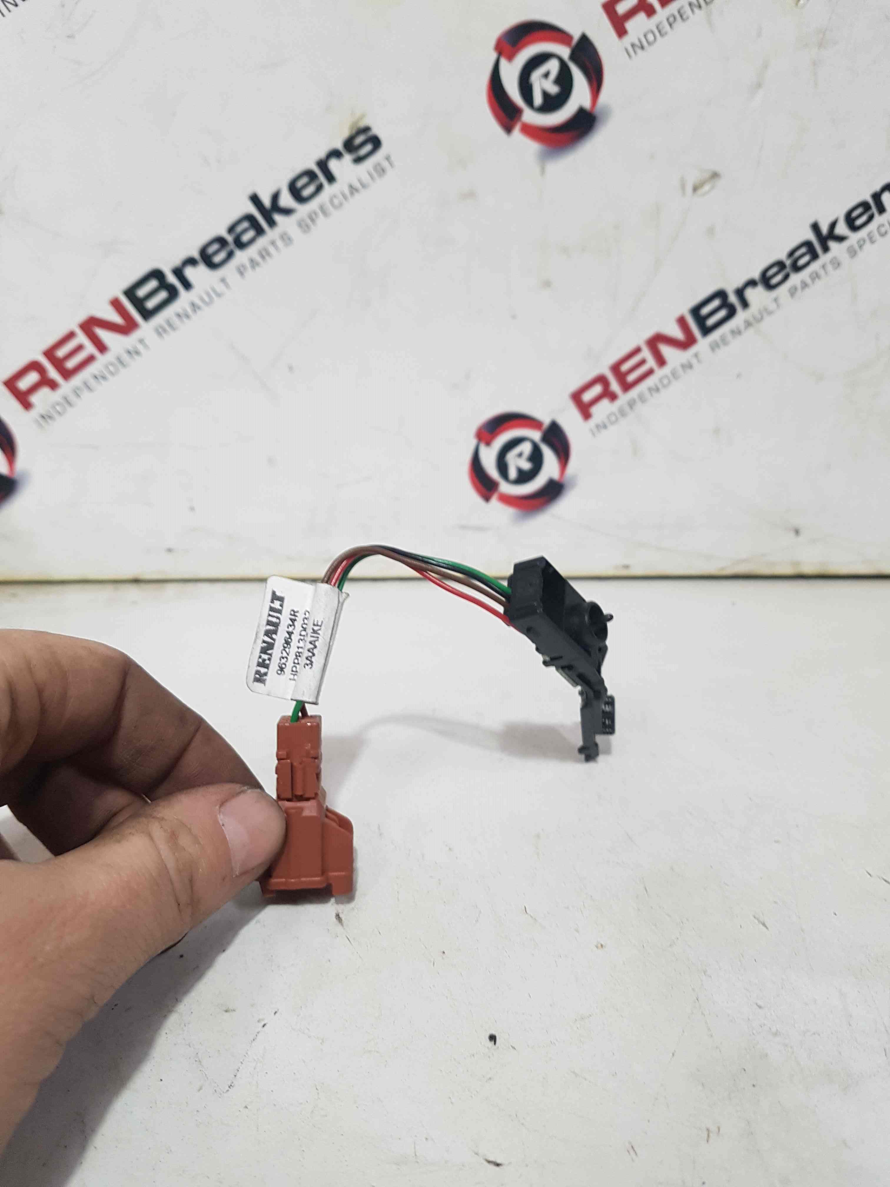 Thumb 3 Renault Clio MK4 2013-2019 Interior Temperature Sensor 285356725R 963296434R