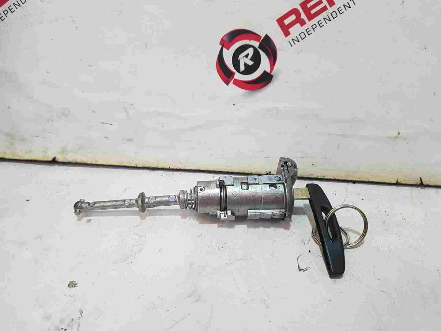 Thumb 3 Renault Clio MK4 2013-2019 Passenger Door Lock Barrel KEY