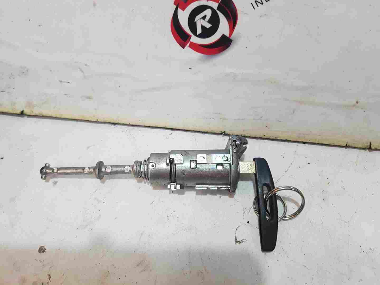 Thumb 4 Renault Clio MK4 2013-2019 Passenger Door Lock Barrel KEY