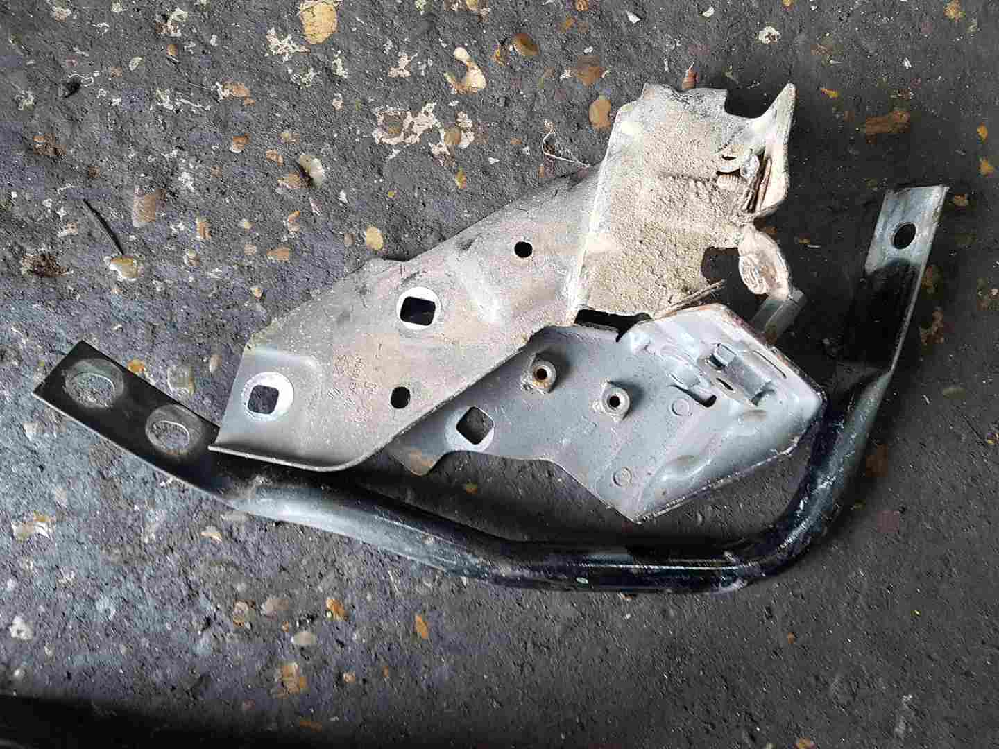 Renault Clio MK4 2013-2019 Passenger NSF Front Bumper Support Brackets Black