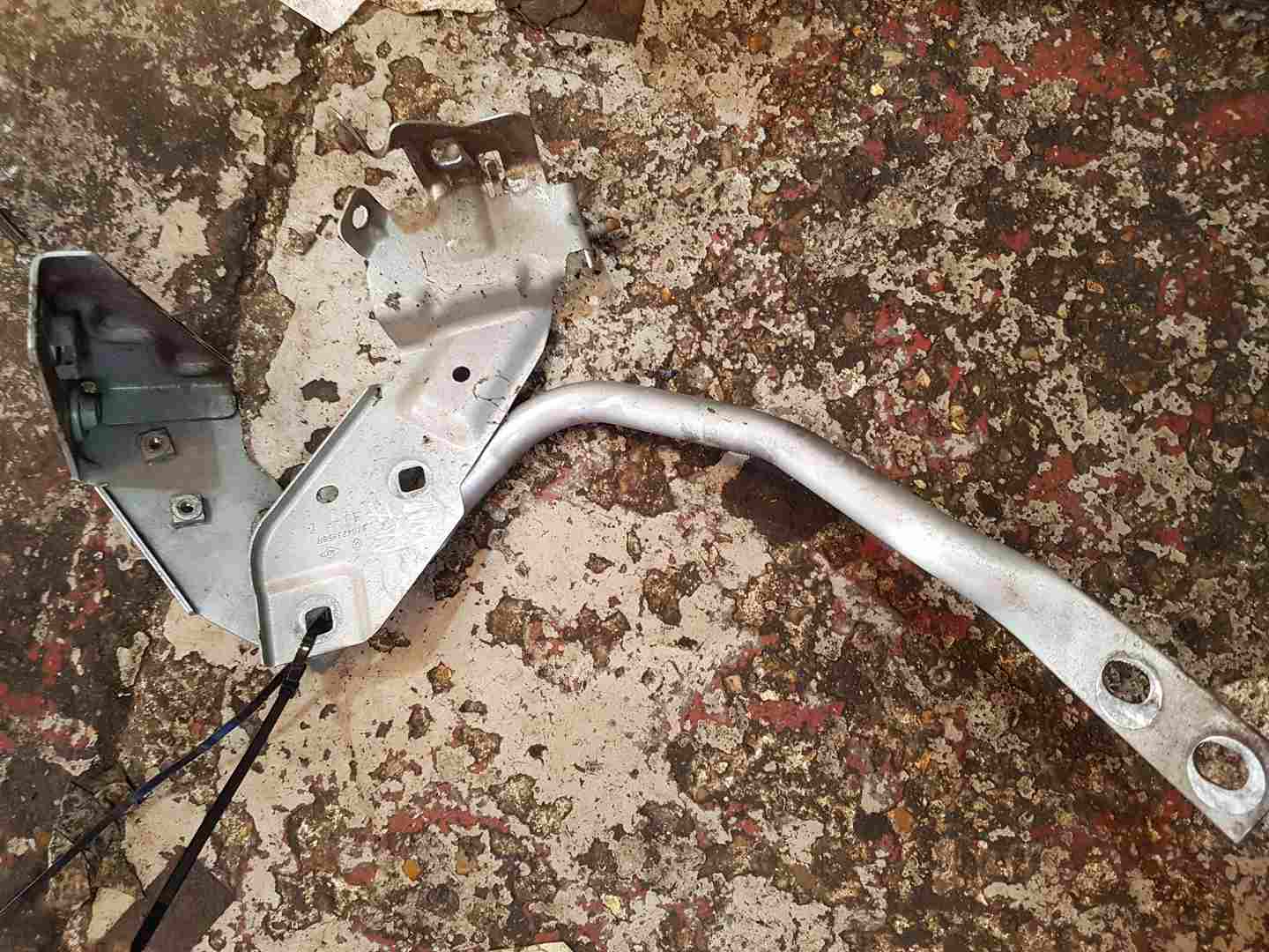 Renault Clio MK4 2013-2019 Passenger NSF Front Bumper Support Brackets Silver