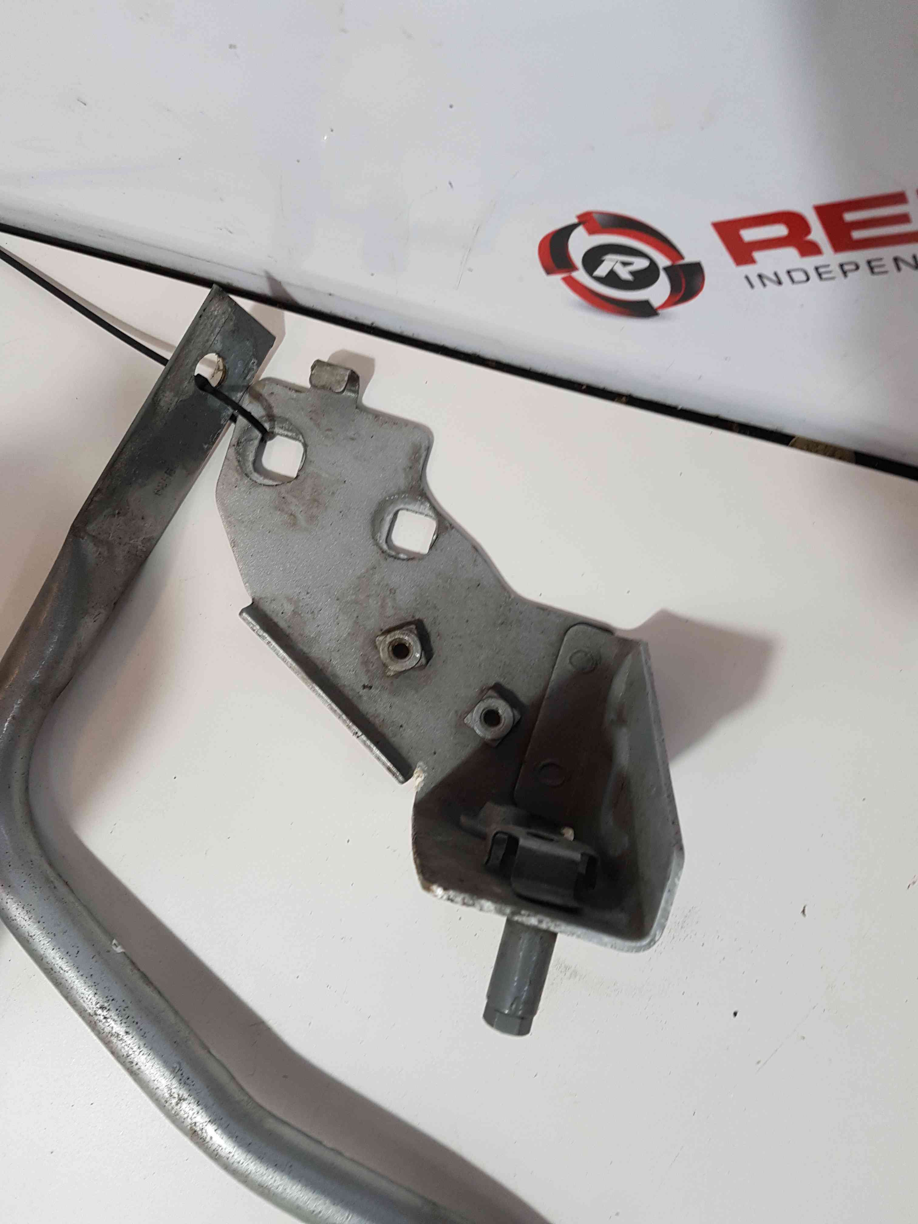 Thumb 4 Renault Clio MK4 2013-2019 Passenger NSF Front Bumper Wing Bracket X2 641819714R