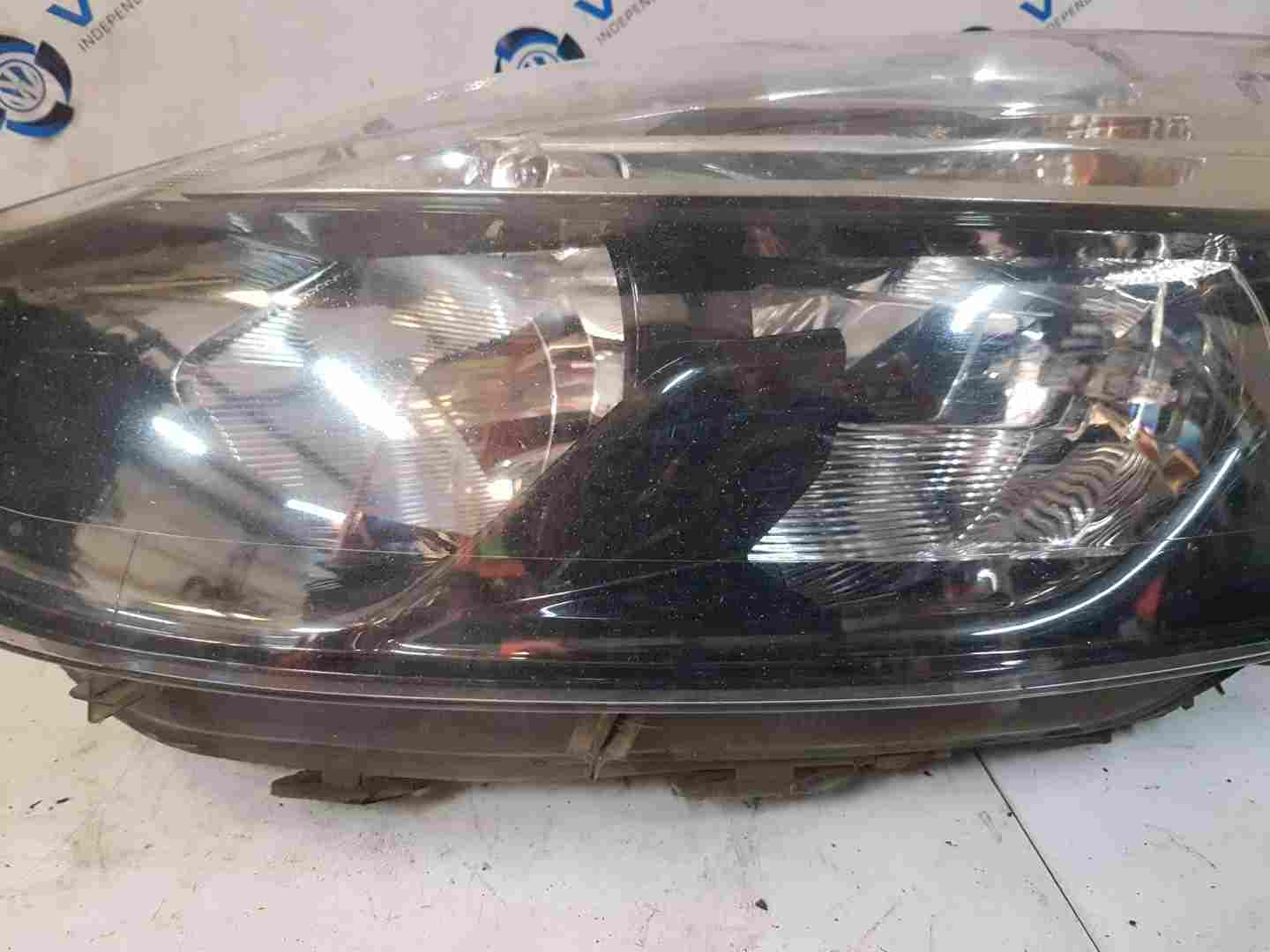 Thumb 2 Renault Clio MK4 2013-2019 Passenger NSF Front Headlight Damage Clip 260604836R