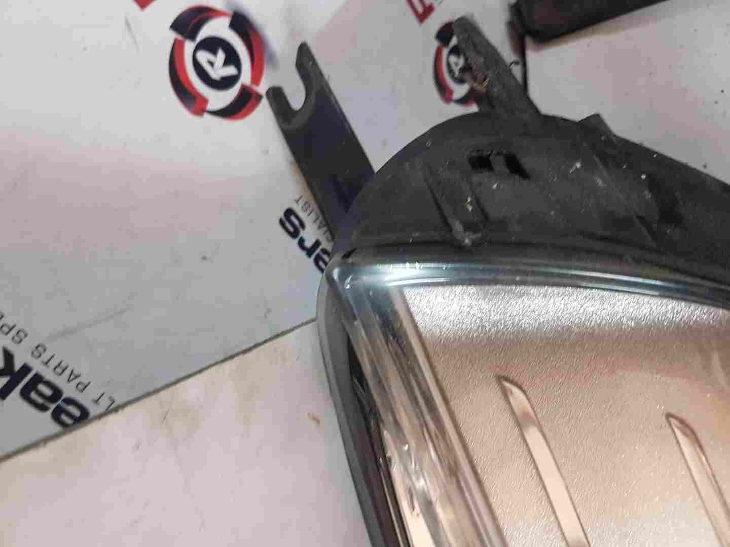 Thumb 3 Renault Clio MK4 2013-2019 Passenger NSF Front Headlight Damage Clip 260604836R