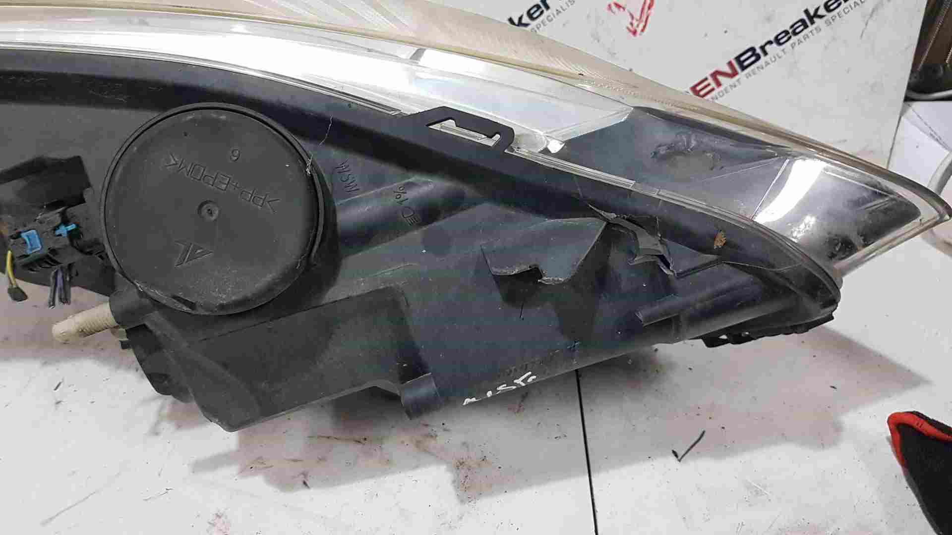 Thumb 4 Renault Clio MK4 2013-2019 Passenger NSF Front Headlight Spares 260606688R