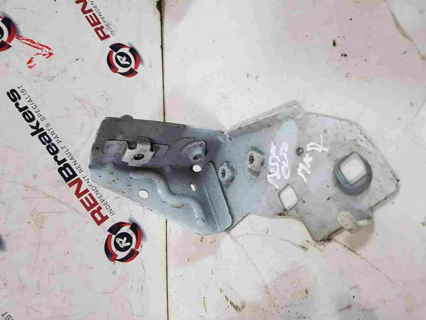 Renault Clio MK4 2013-2019 Passenger NSF Front Headlight Wing Bracket