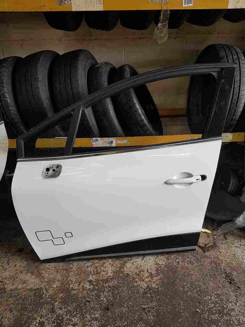 Thumb 4 Renault Clio MK4 2013-2019 Passenger NSF Front White Door Ov369