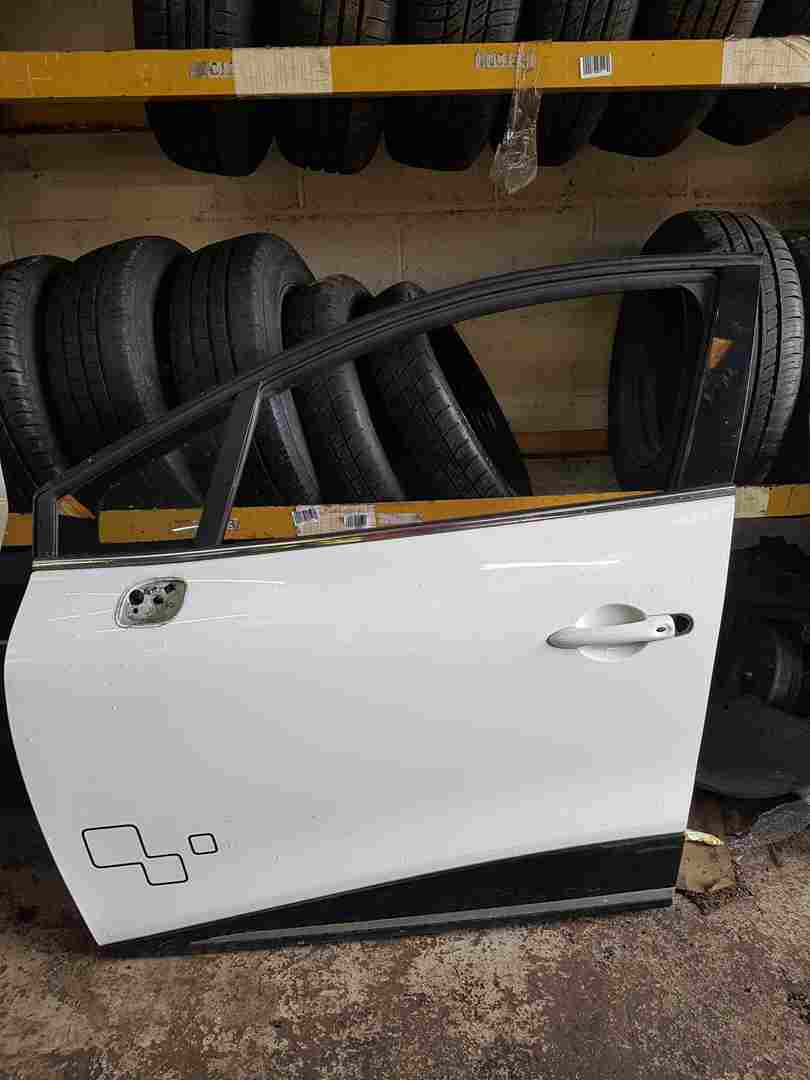 Thumb 5 Renault Clio MK4 2013-2019 Passenger NSF Front White Door Ov369
