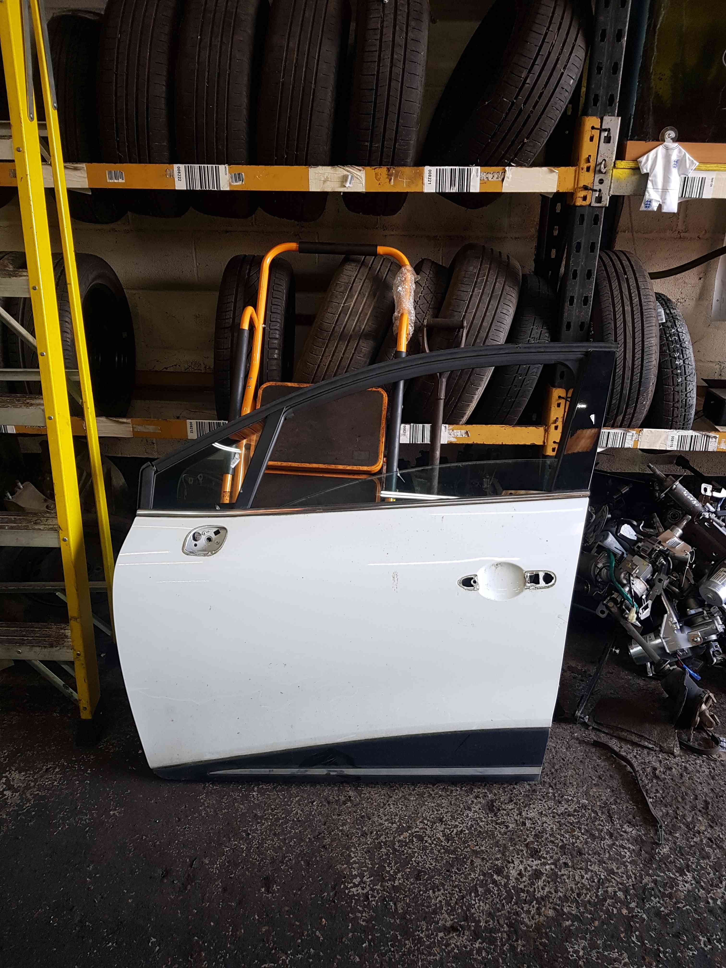 Thumb 2 Renault Clio MK4 2013-2019 Passenger NSF Front White Door Ov369 N