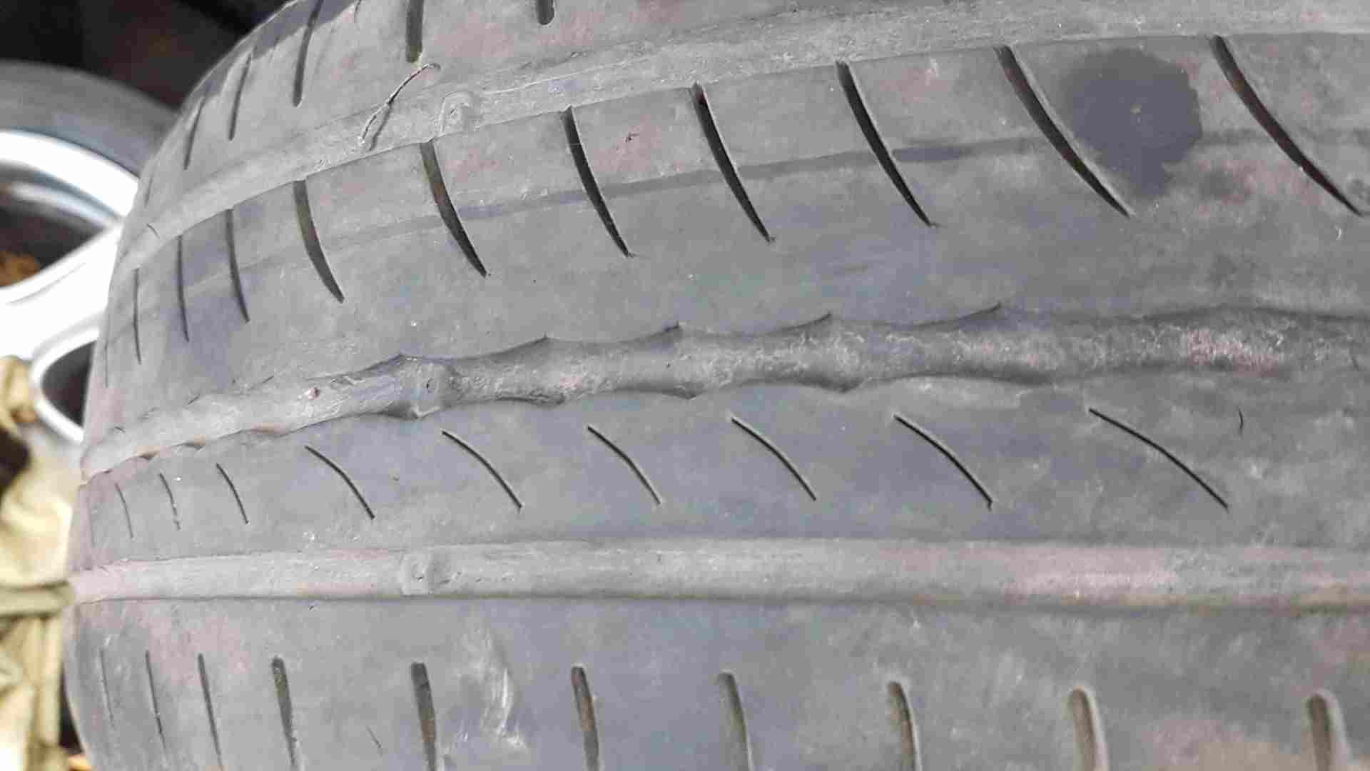 Thumb 5 Renault Clio MK4 2013-2019 Passion Alloy Wheel + Tyre 195 55 16 5Mm 3/5 1120
