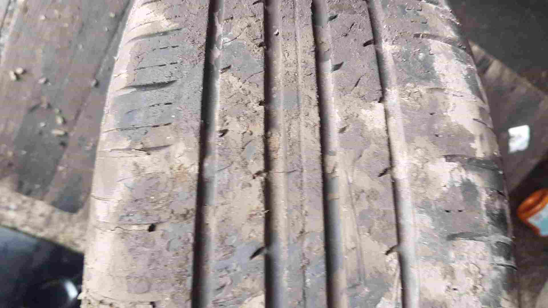 Thumb 5 Renault Clio MK4 2013-2019 Passion Alloy Wheel Black + Tyre 195 55 16 5Mm Tread