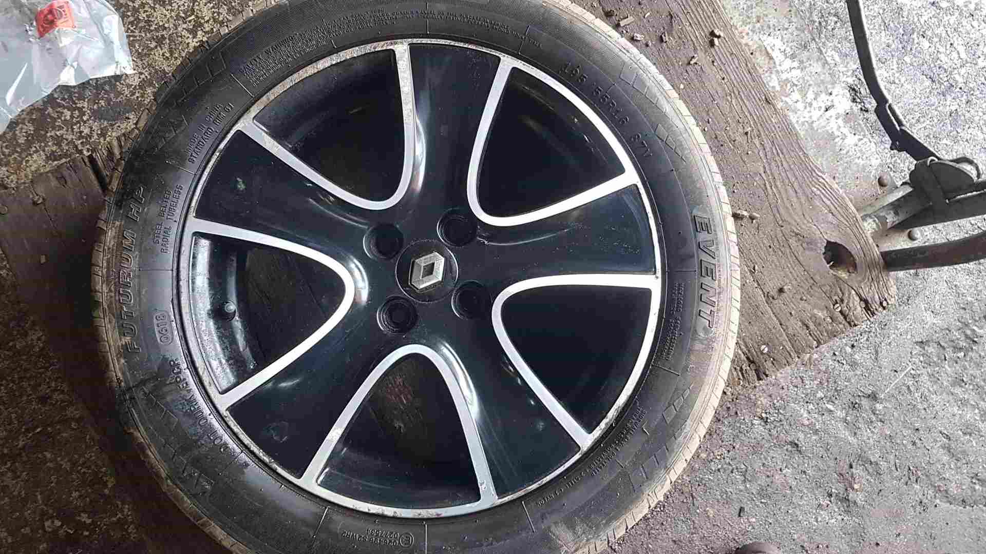 Thumb 6 Renault Clio MK4 2013-2019 Passion Alloy Wheel Black + Tyre 195 55 16 5Mm Tread