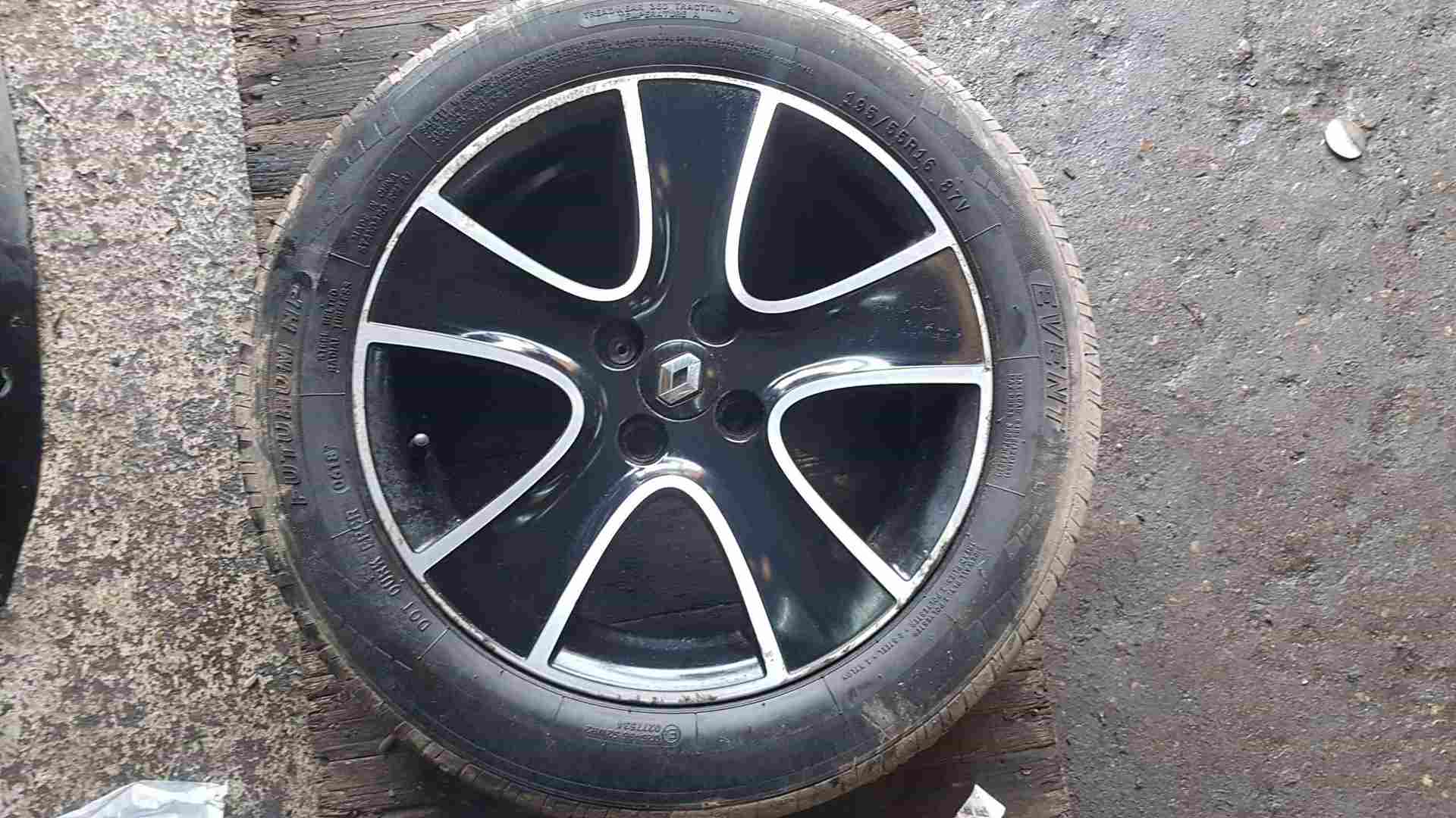 Renault Clio MK4 2013-2019 Passion Alloy Wheel Black + Tyre 195 55 16 5Mm Tread
