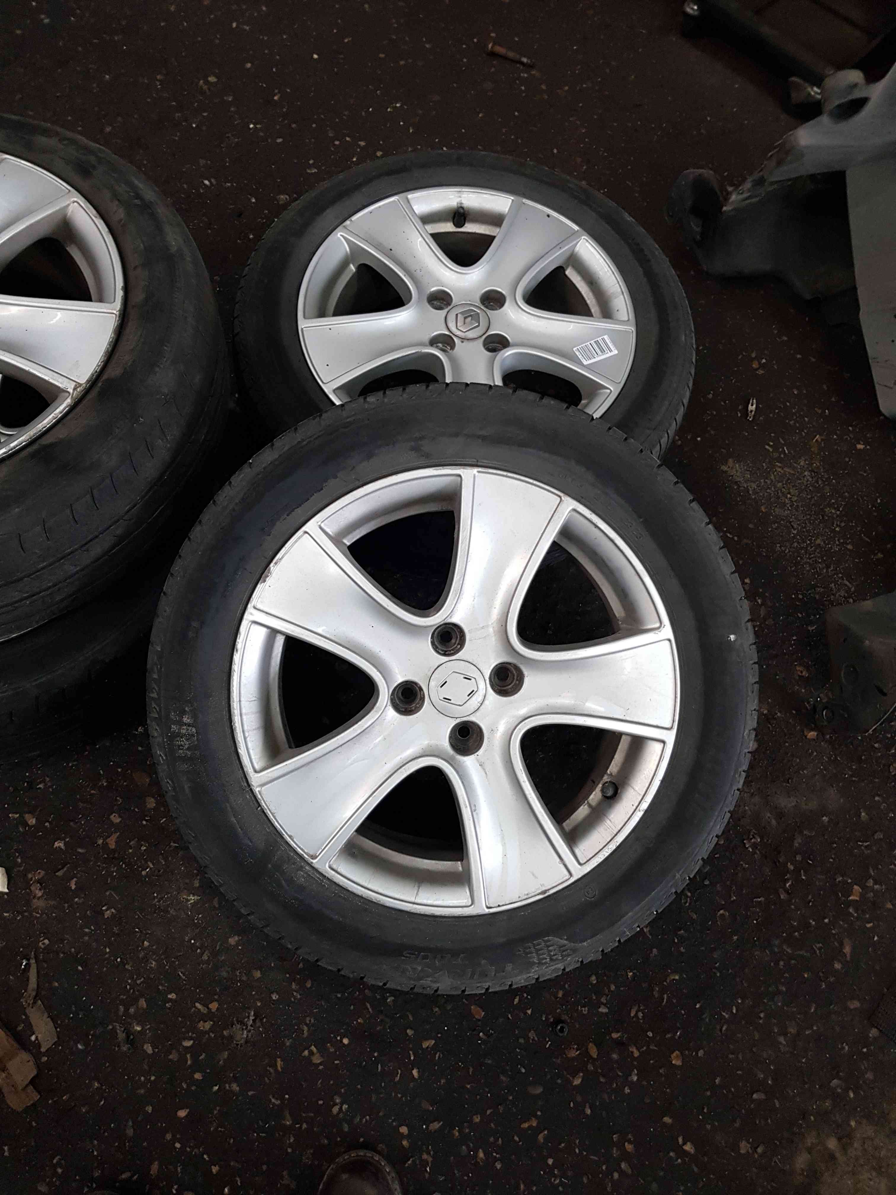 Thumb 5 Renault Clio MK4 2013-2019 Passion Alloy Wheel + Tyre 195 55 16 6Mm 3/5