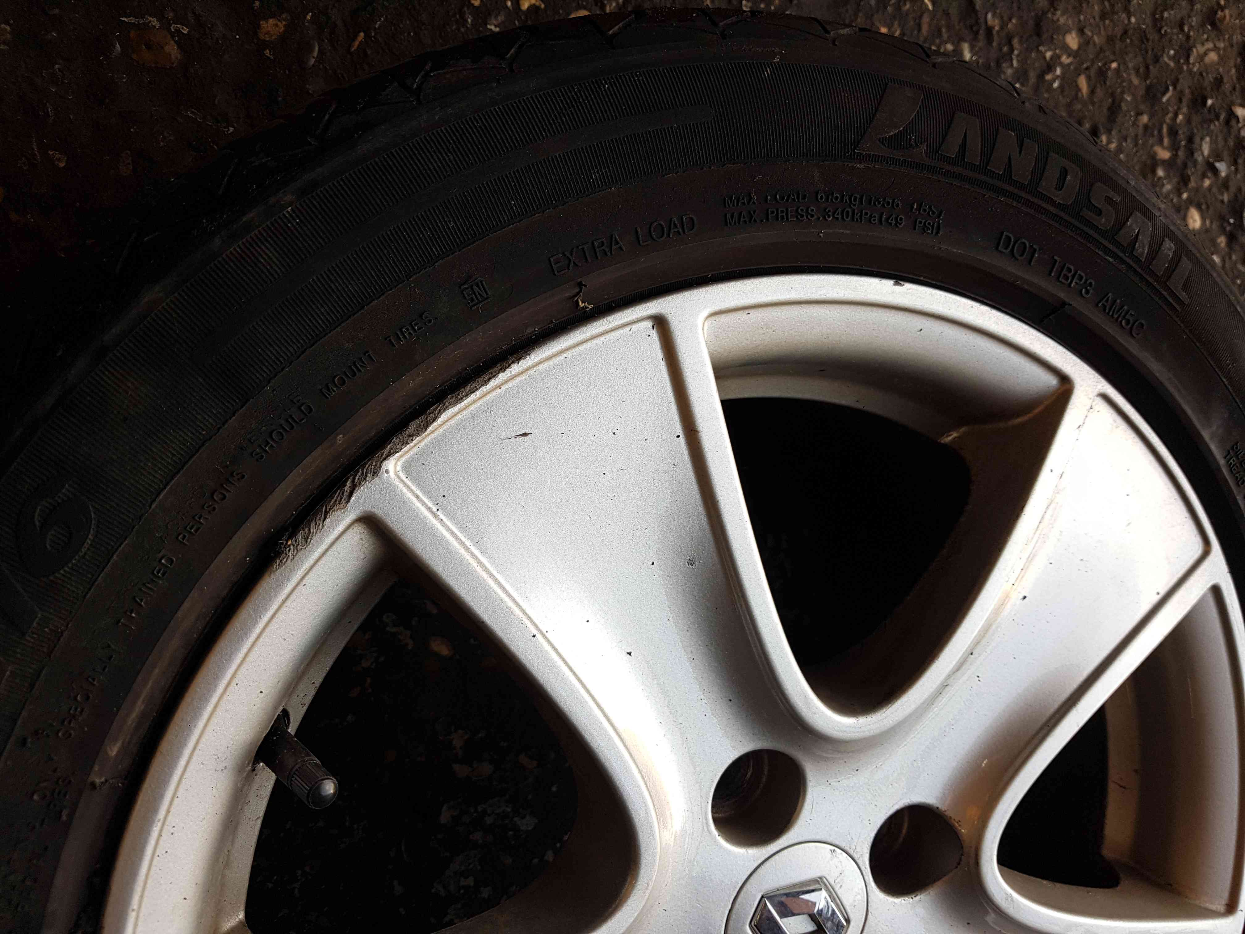 Thumb 6 Renault Clio MK4 2013-2019 Passion Alloy Wheel + Tyre 195 55 16 6Mm 3/5