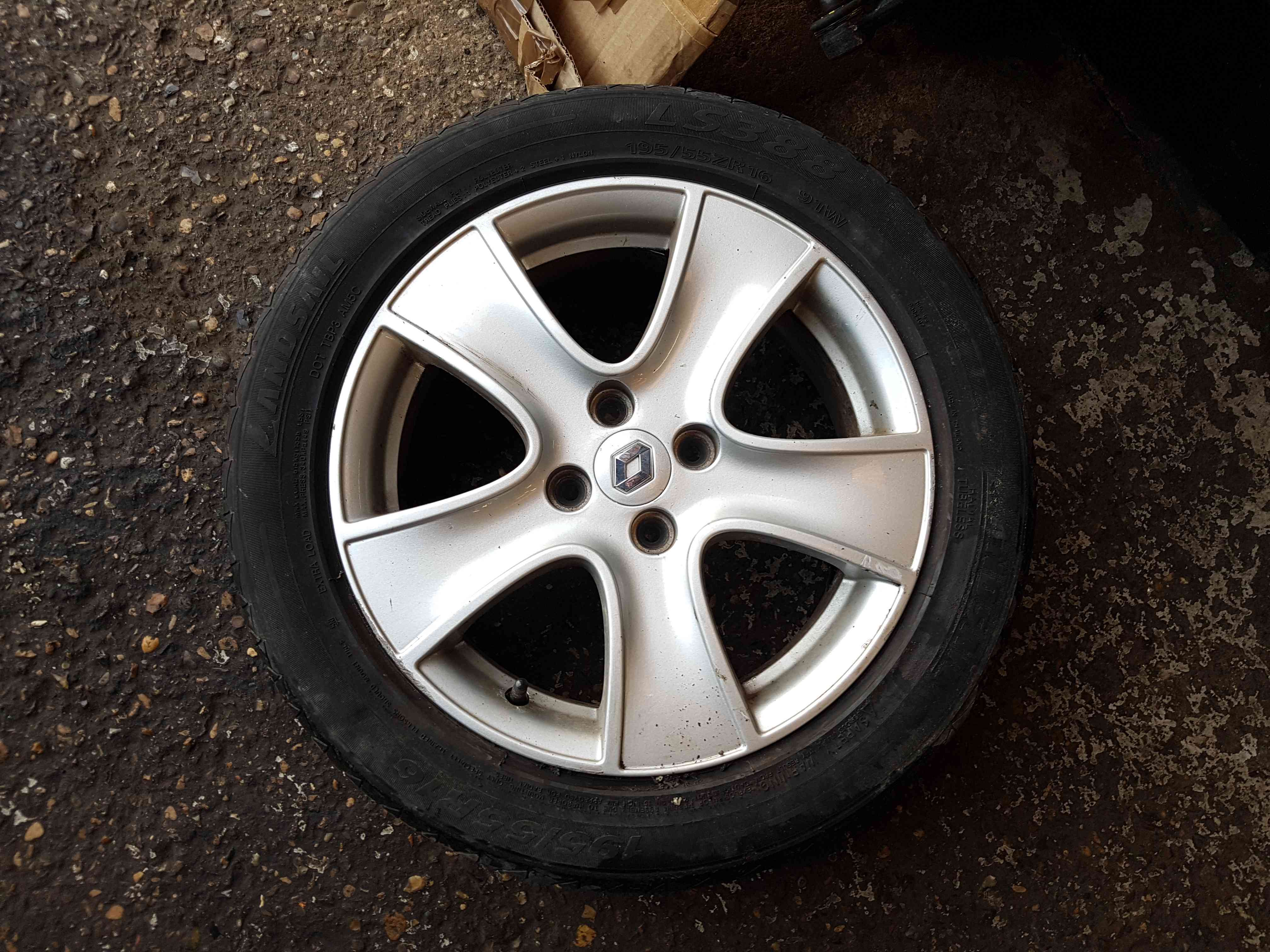 Thumb 10 Renault Clio MK4 2013-2019 Passion Alloy Wheel + Tyre 195 55 16 6Mm 3/5