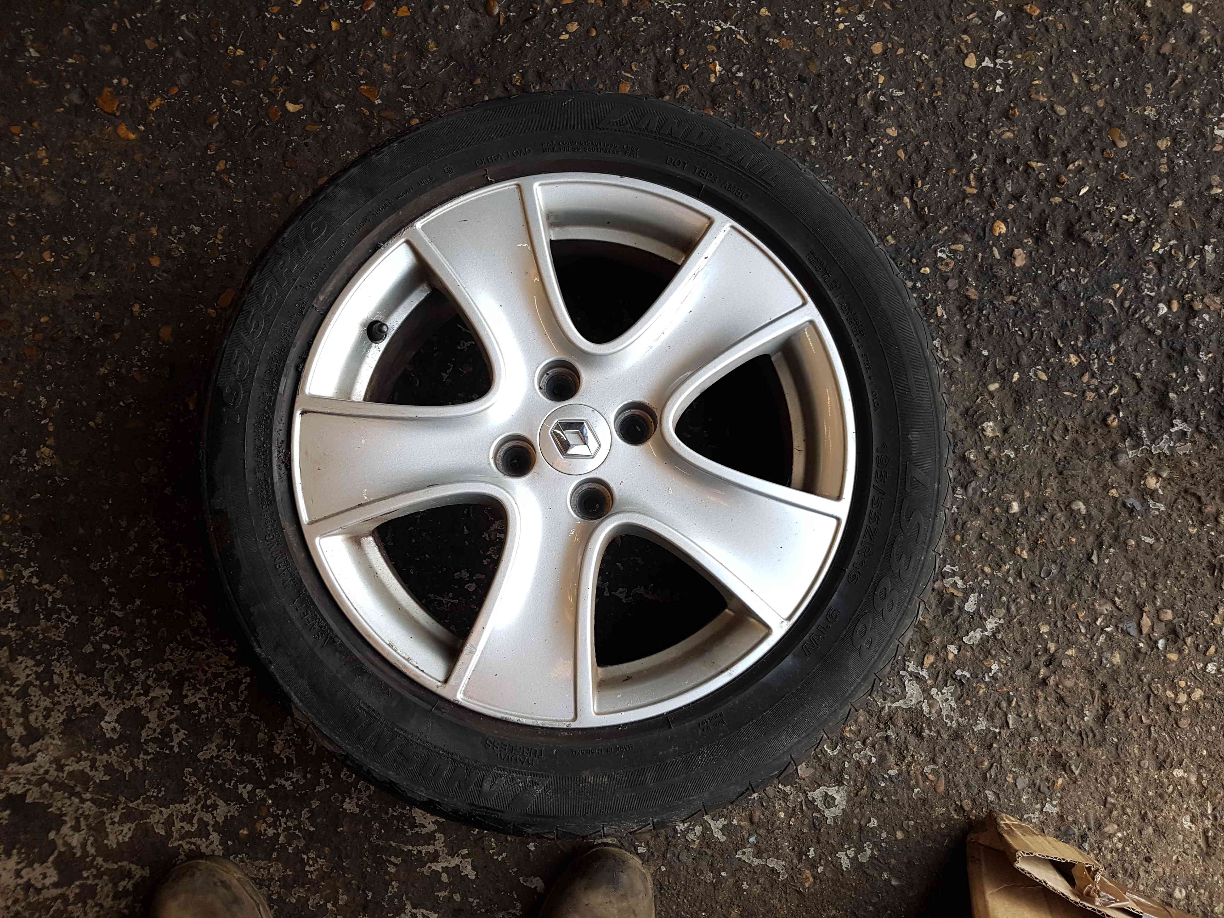 Renault Clio MK4 2013-2019 Passion Alloy Wheel + Tyre 195 55 16 6Mm 3/5