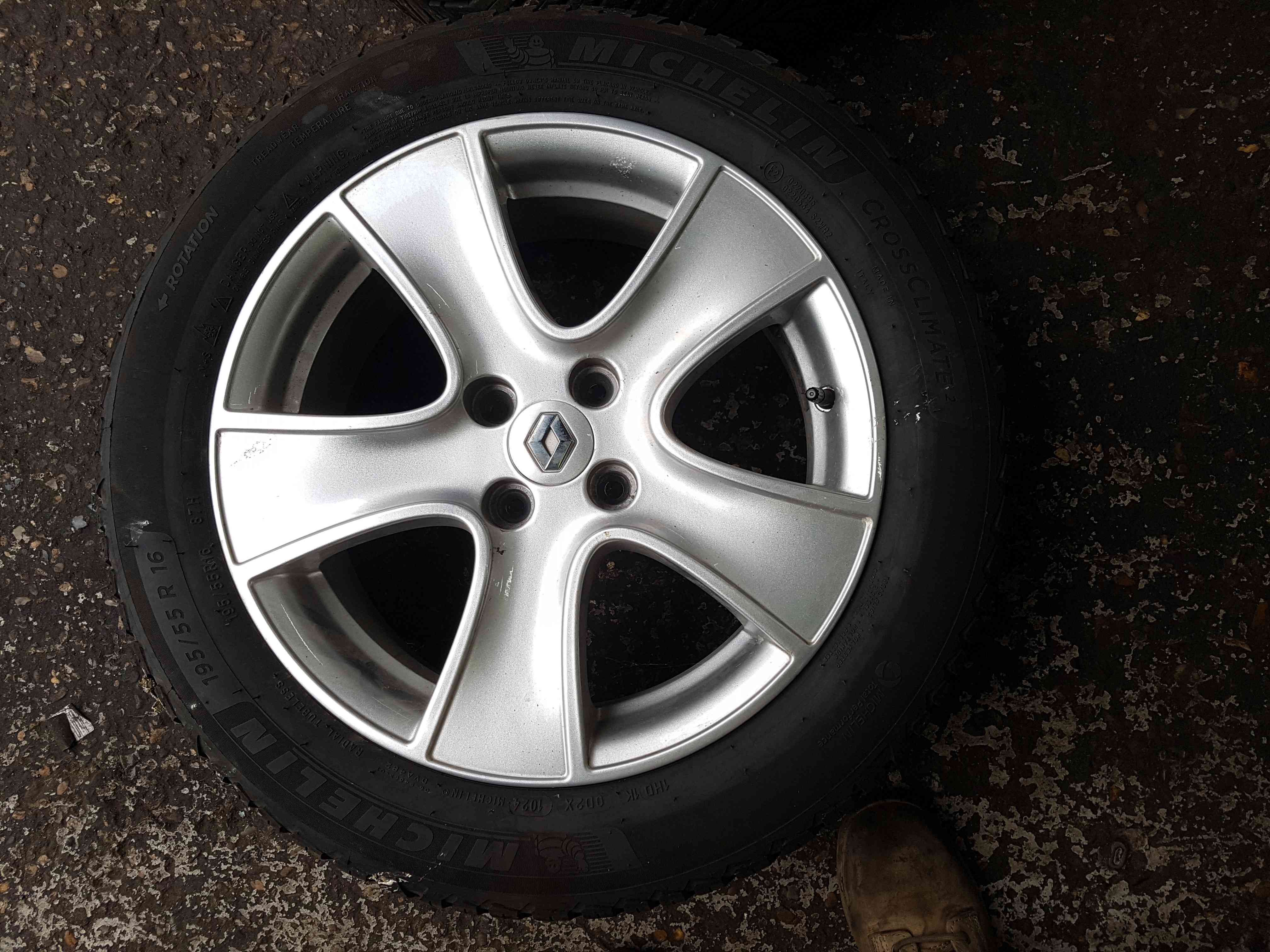 Renault Clio MK4 2013-2019 Passion Alloy Wheel + Tyre 195 55 16 6Mm 4/5